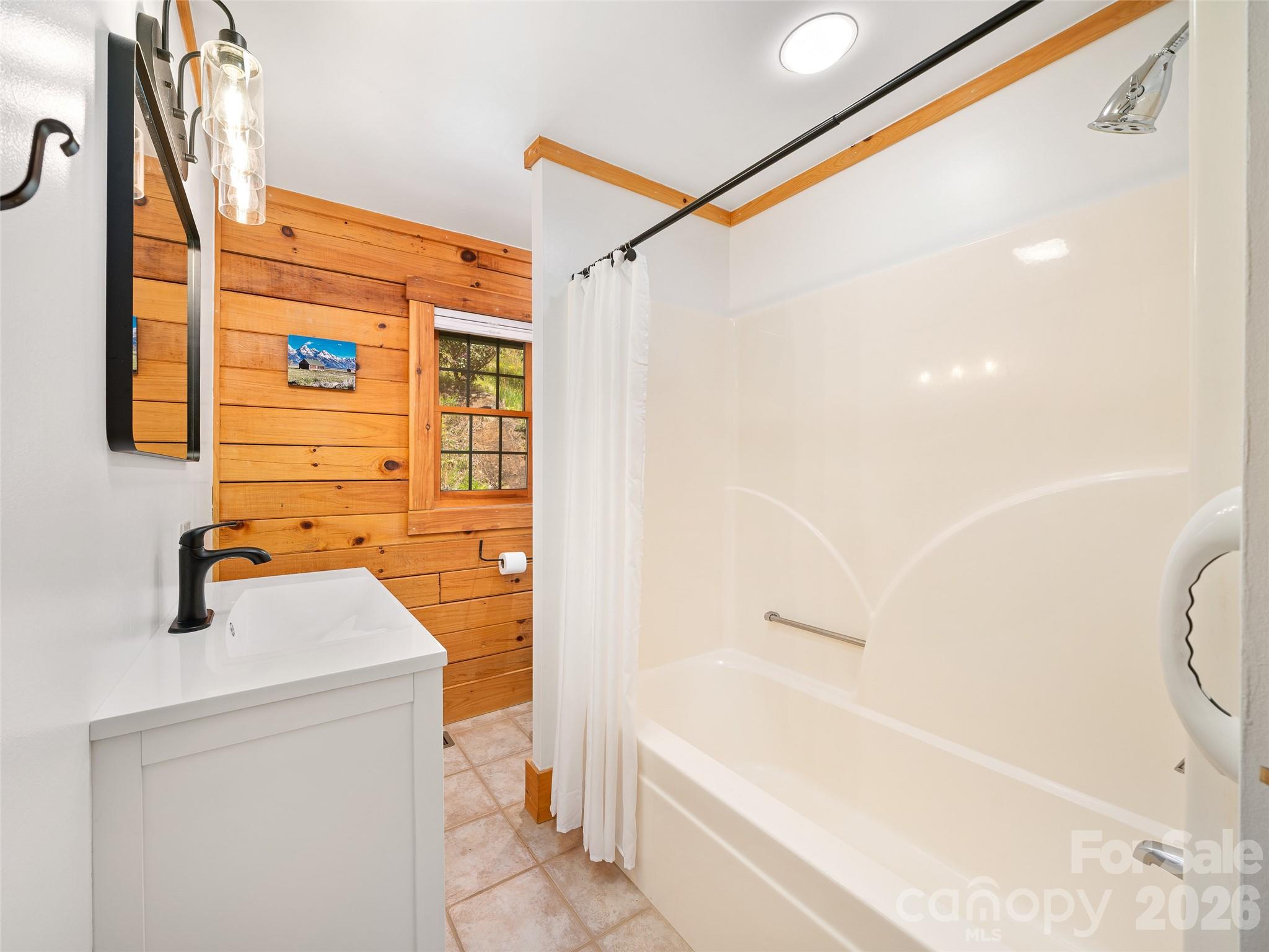115 Sutton Ridge Road — Burnsville