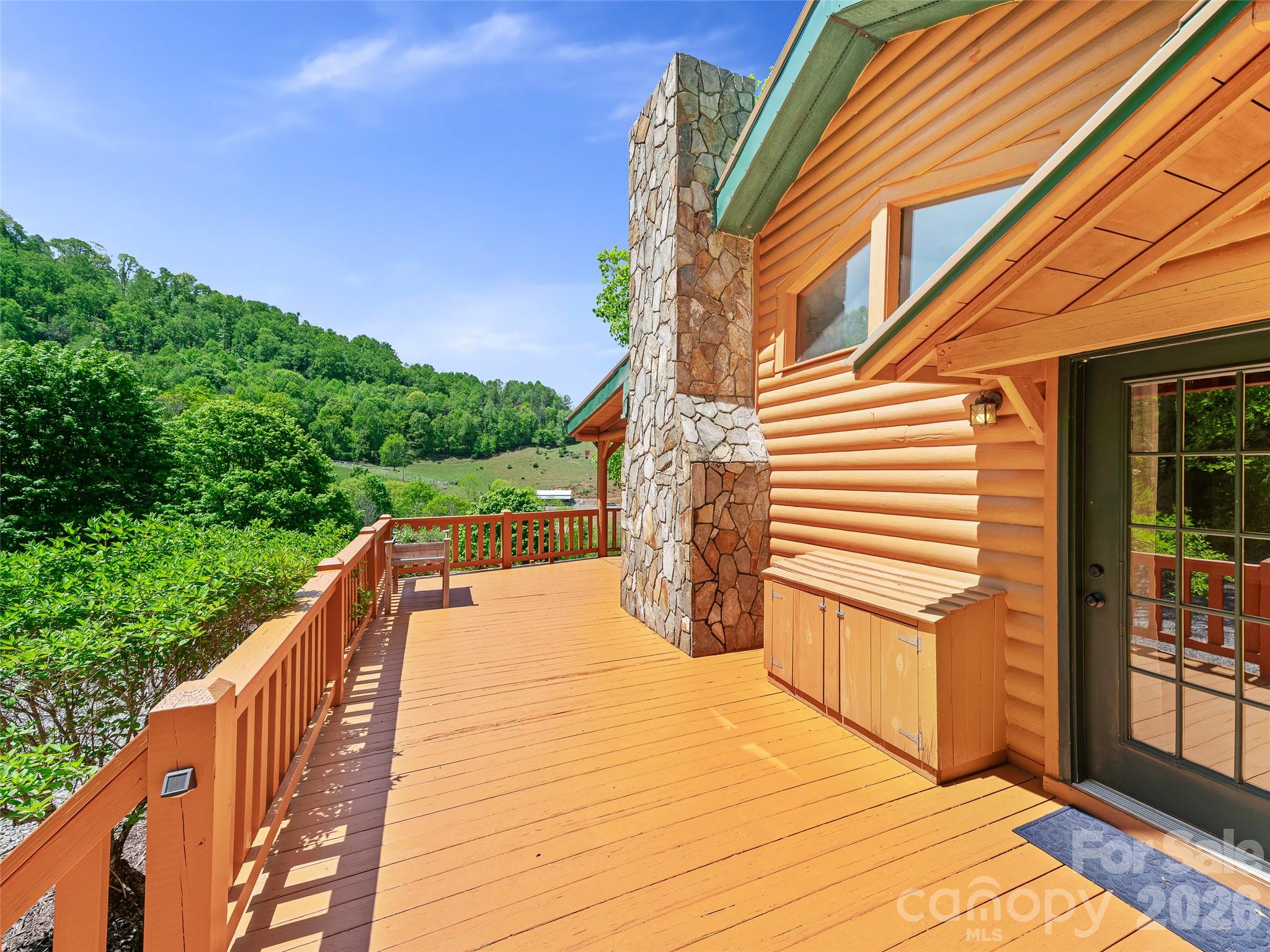 115 Sutton Ridge Road — Burnsville