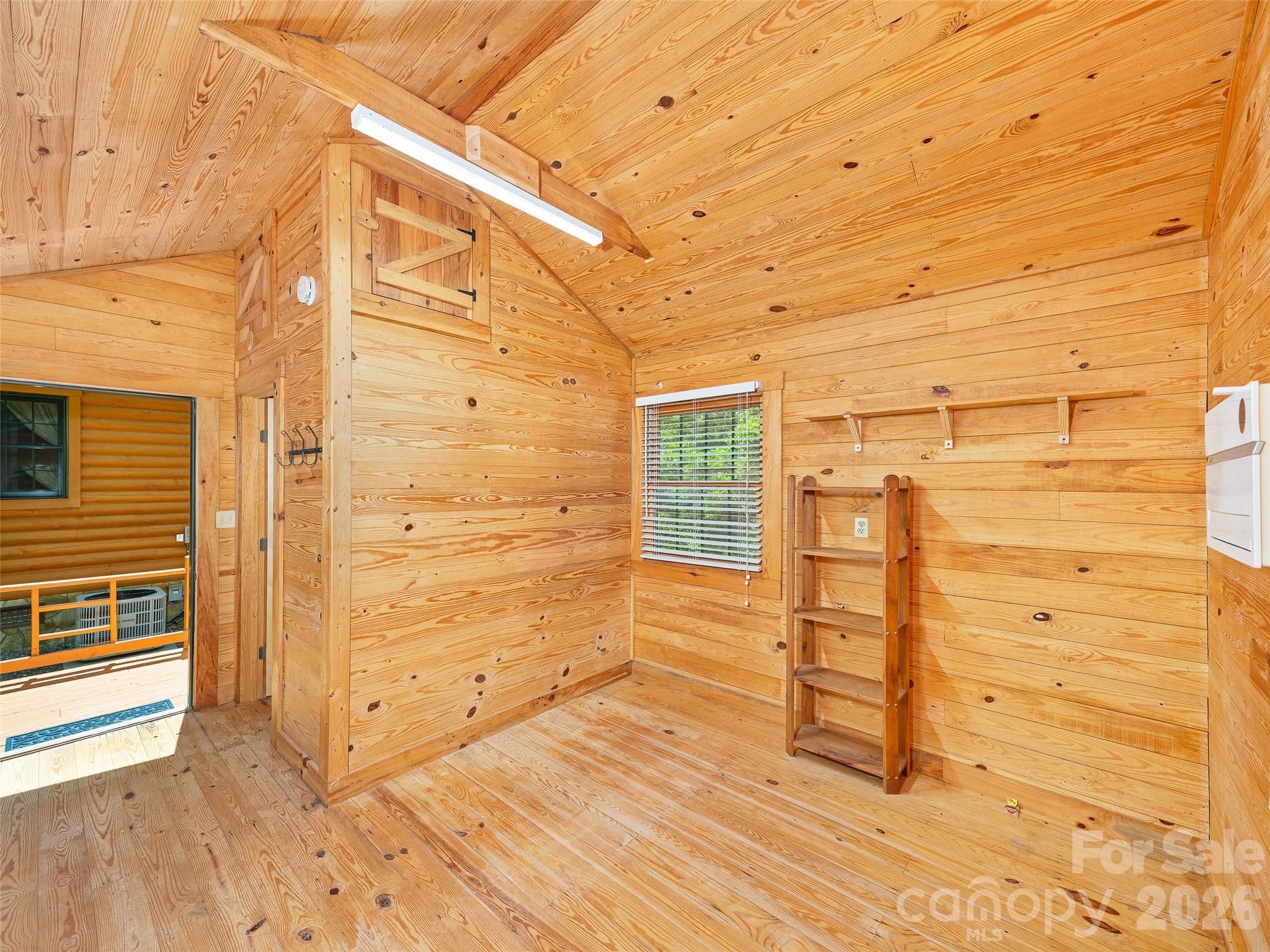 115 Sutton Ridge Road — Burnsville