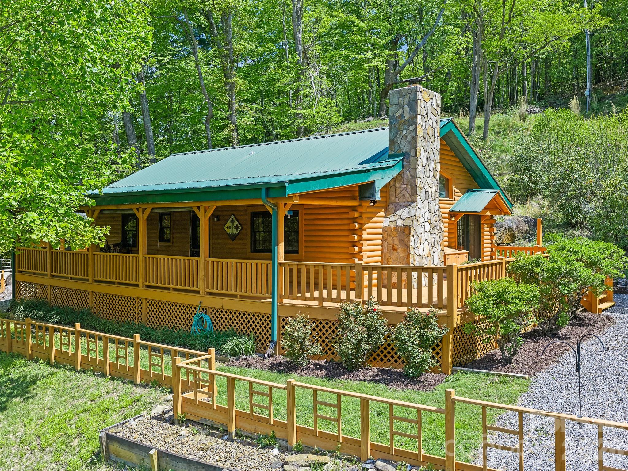 115 Sutton Ridge Road — Burnsville