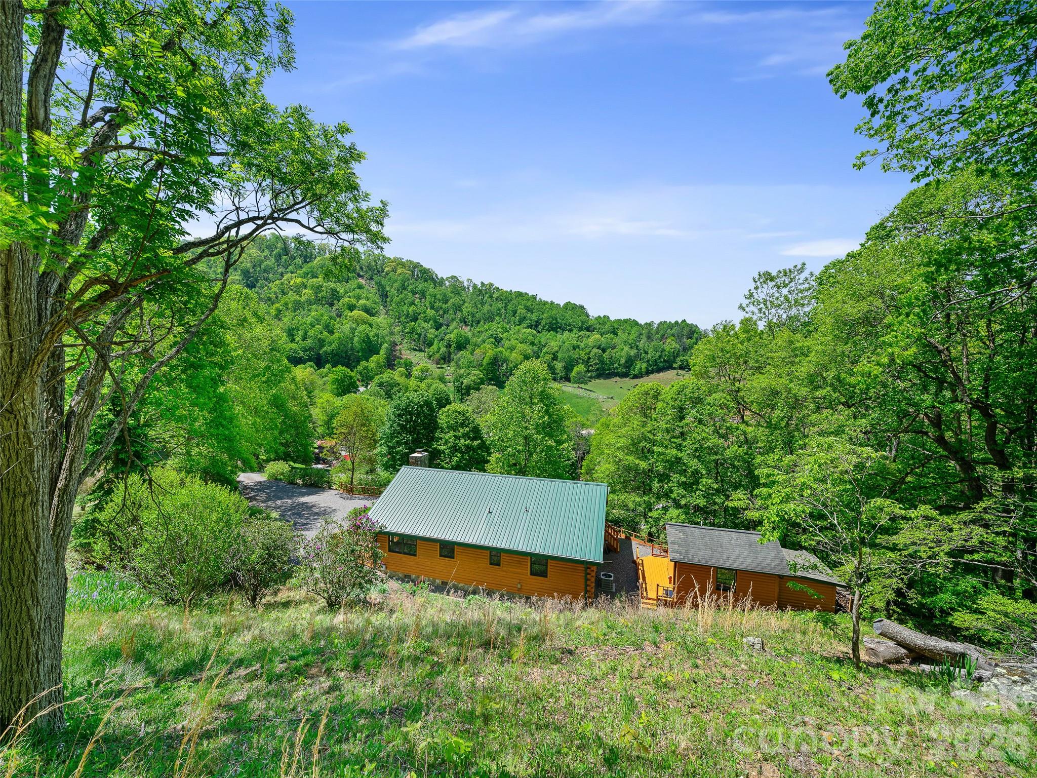 115 Sutton Ridge Road — Burnsville