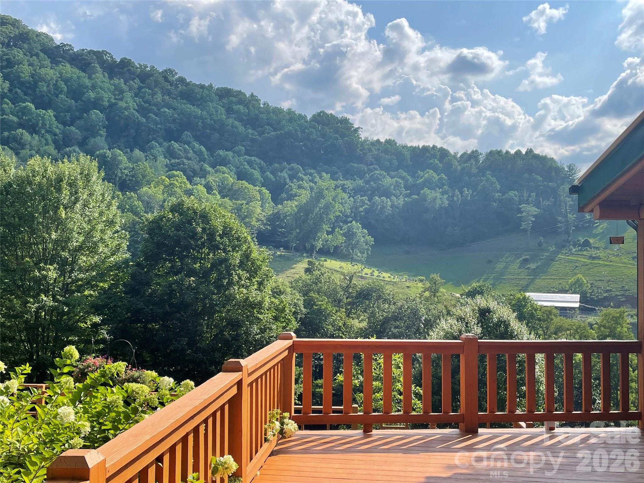 115 Sutton Ridge Road — Burnsville