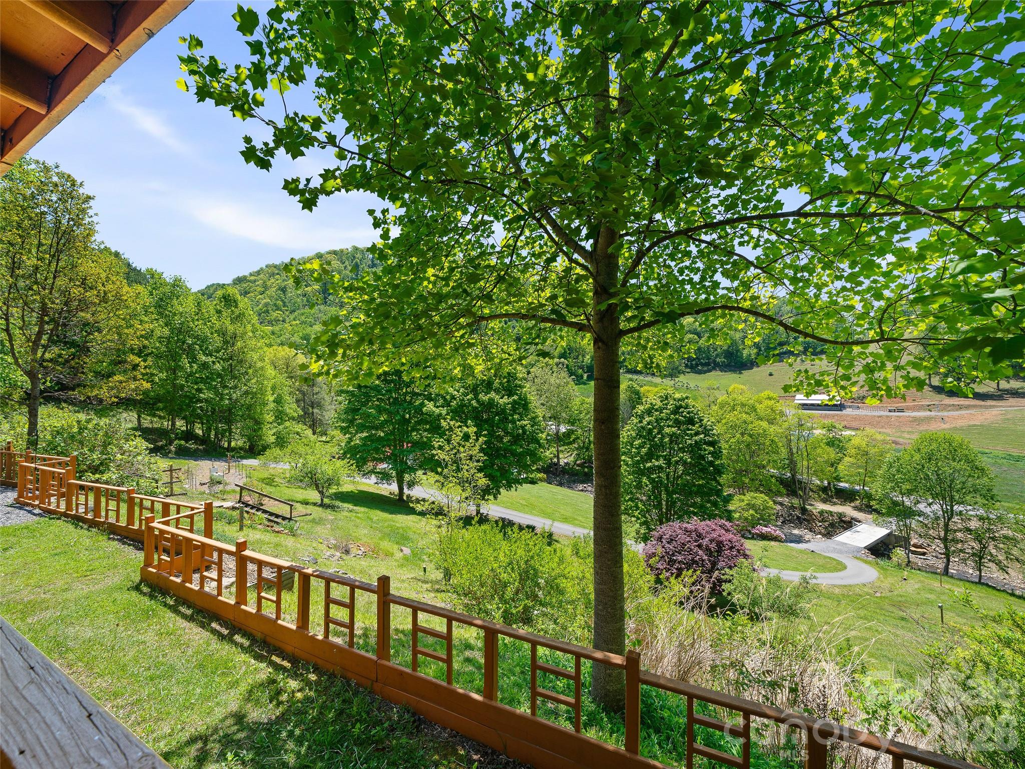 115 Sutton Ridge Road — Burnsville