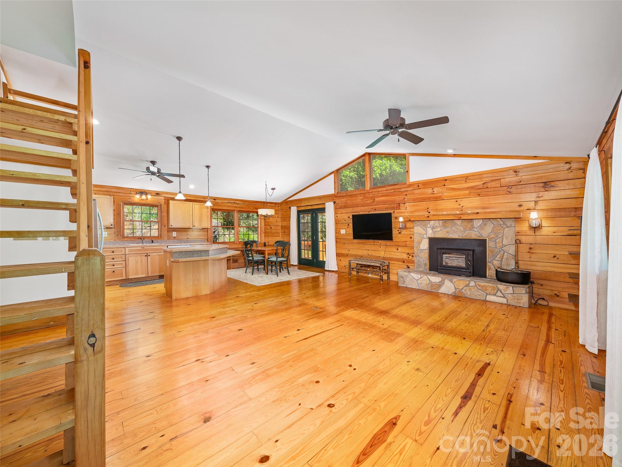 115 Sutton Ridge Road — Burnsville