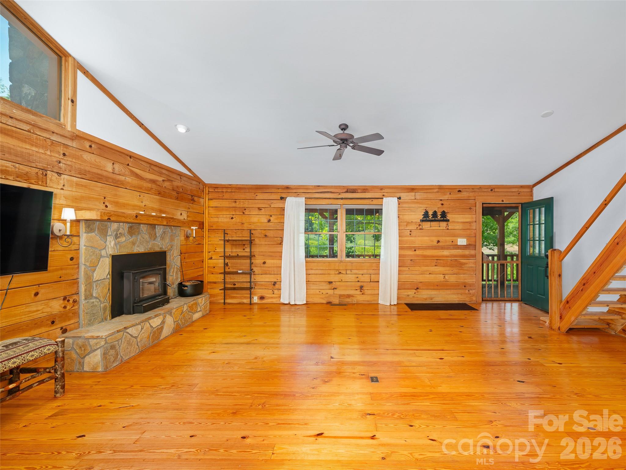 115 Sutton Ridge Road — Burnsville