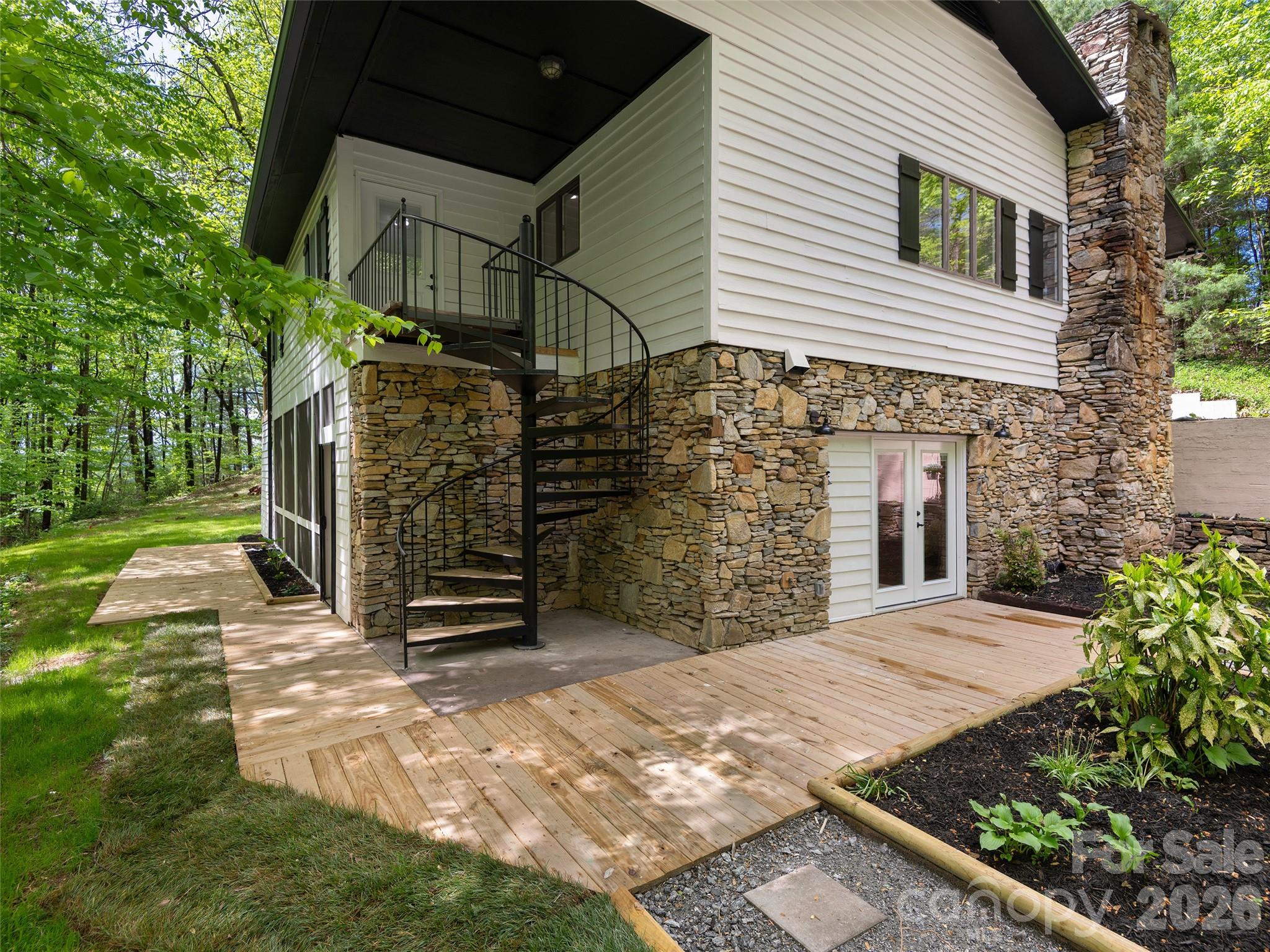 209 Ivy Hill Road — Hendersonville