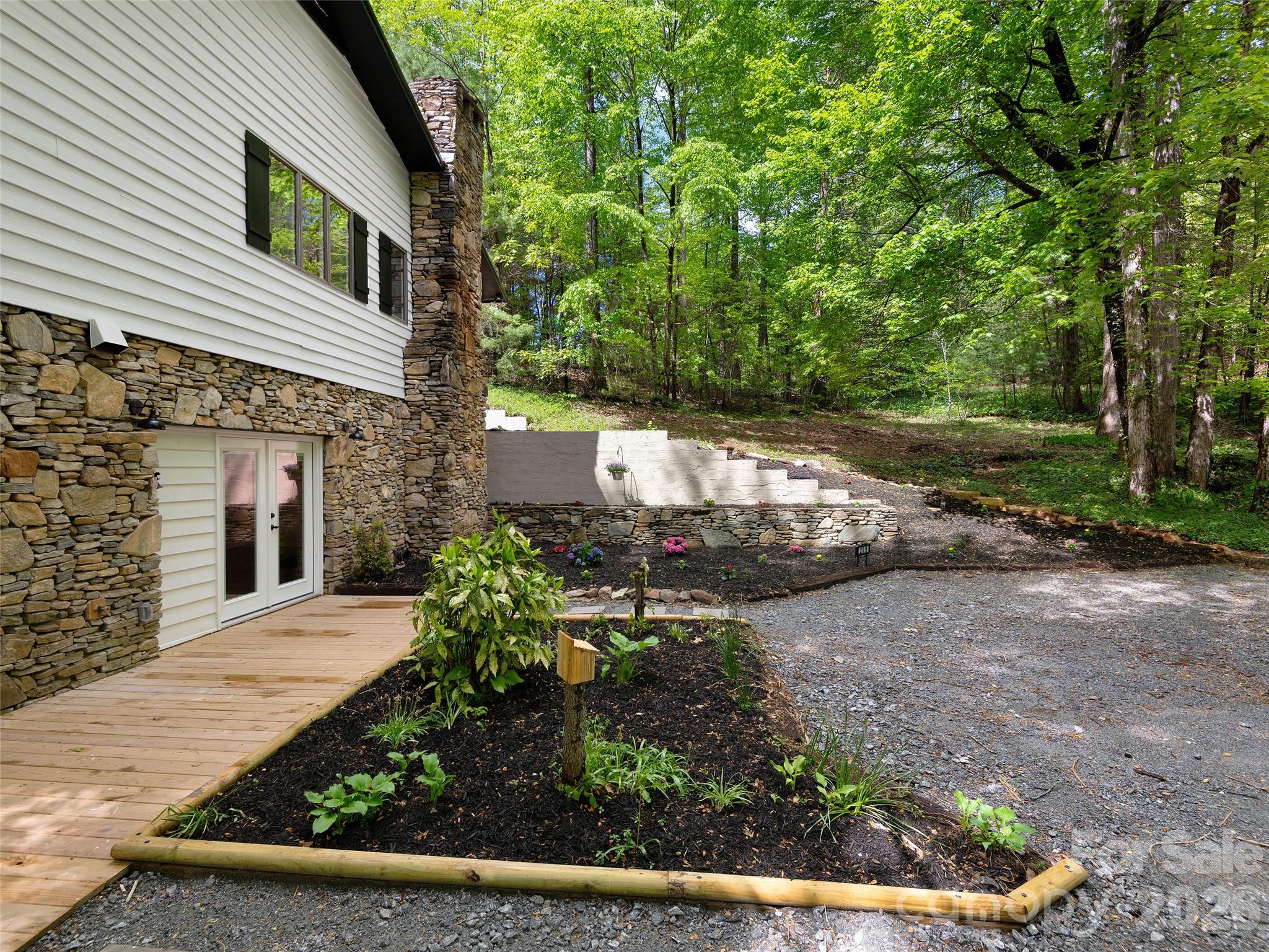 209 Ivy Hill Road — Hendersonville