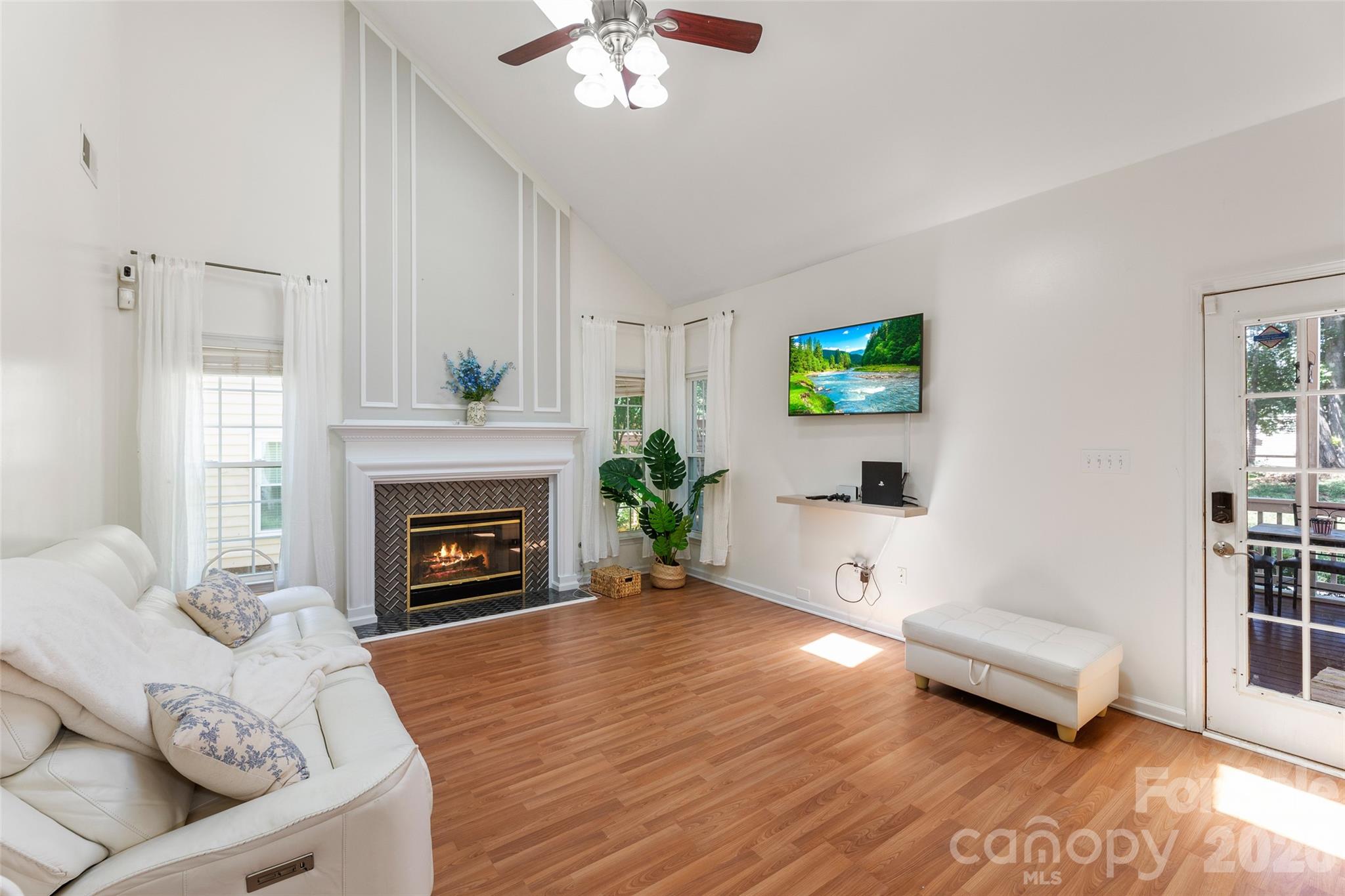 8906 Glade Court — Huntersville