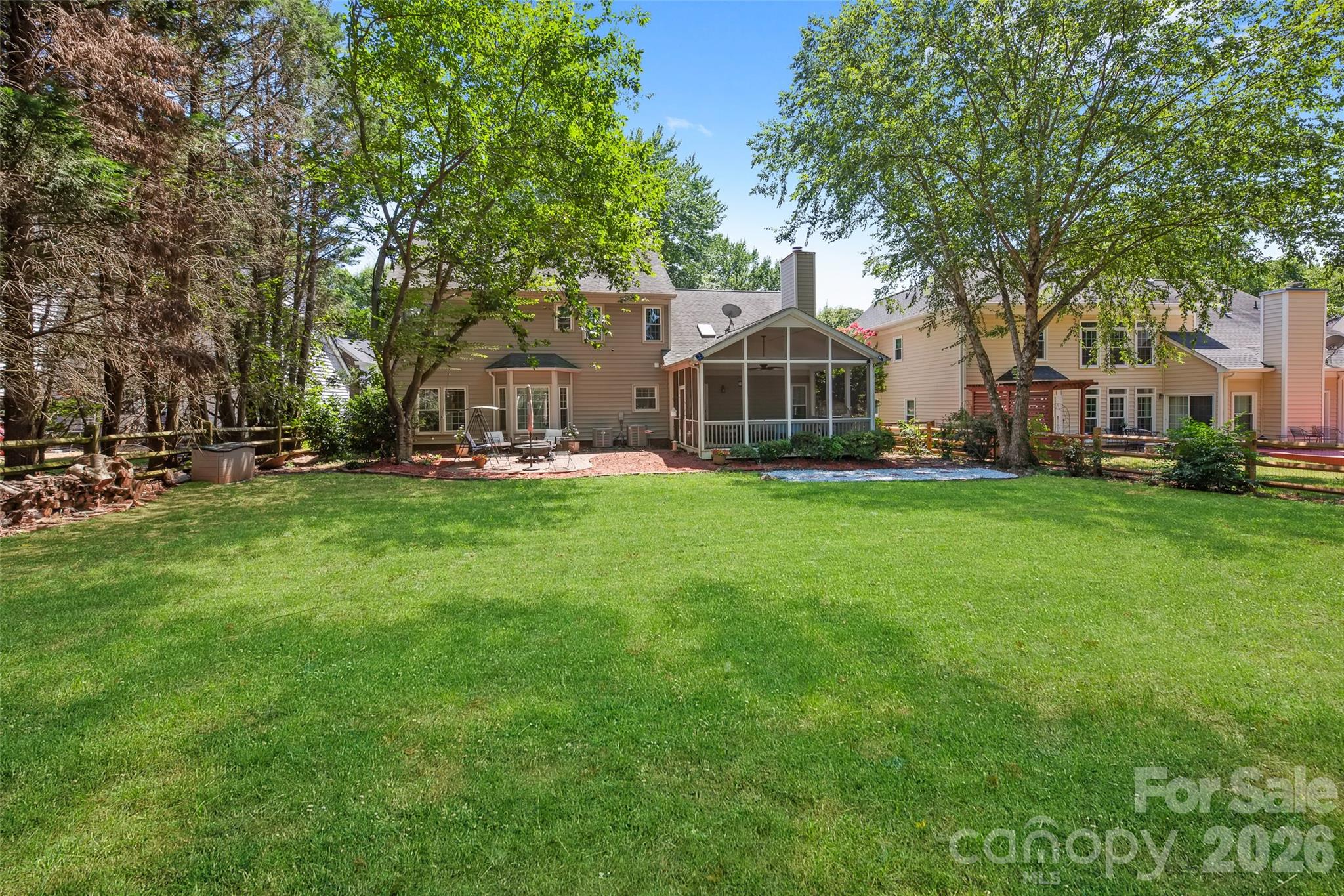 8906 Glade Court — Huntersville