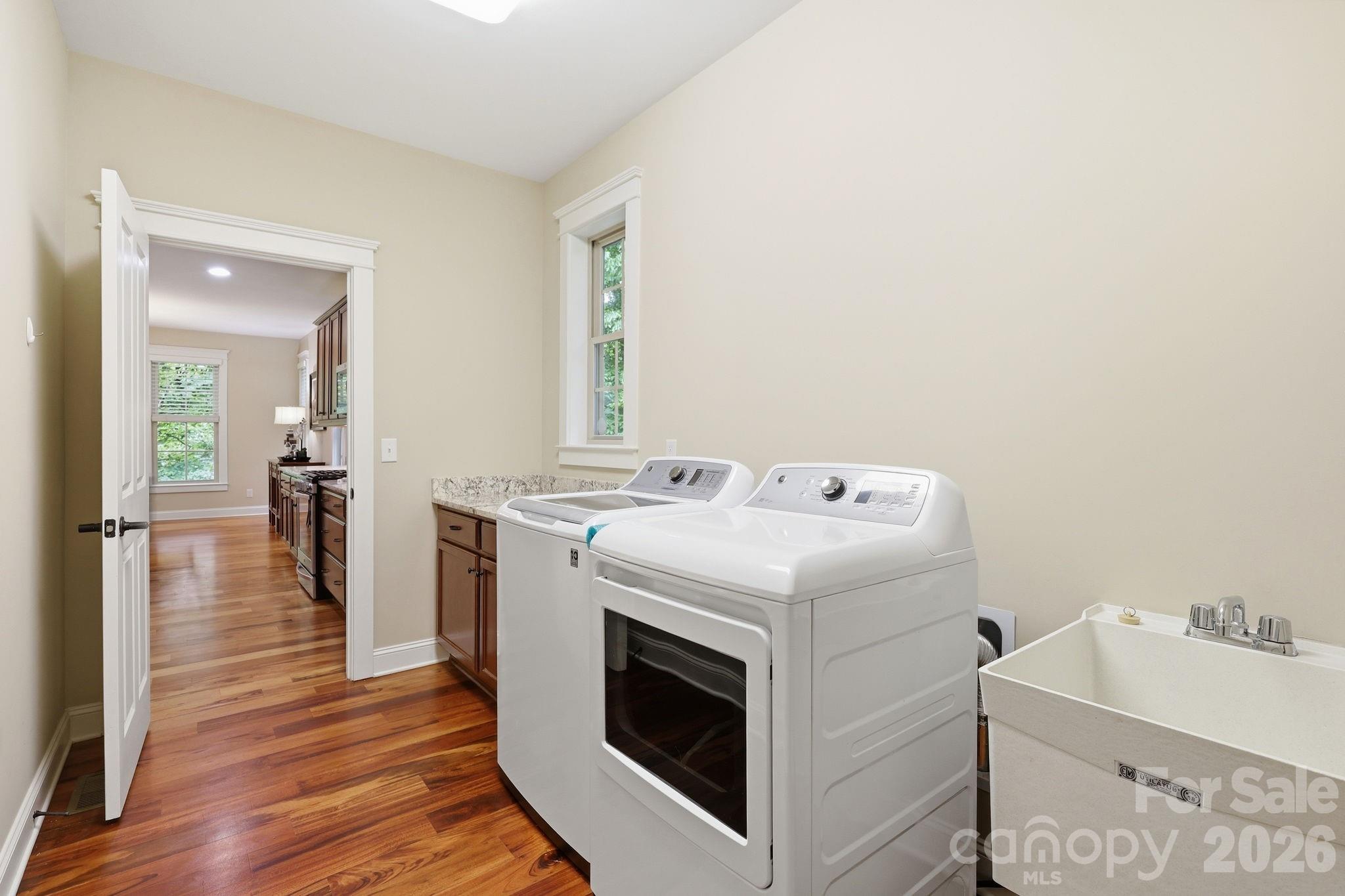 129 Orvis Stone Circle — Biltmore Lake