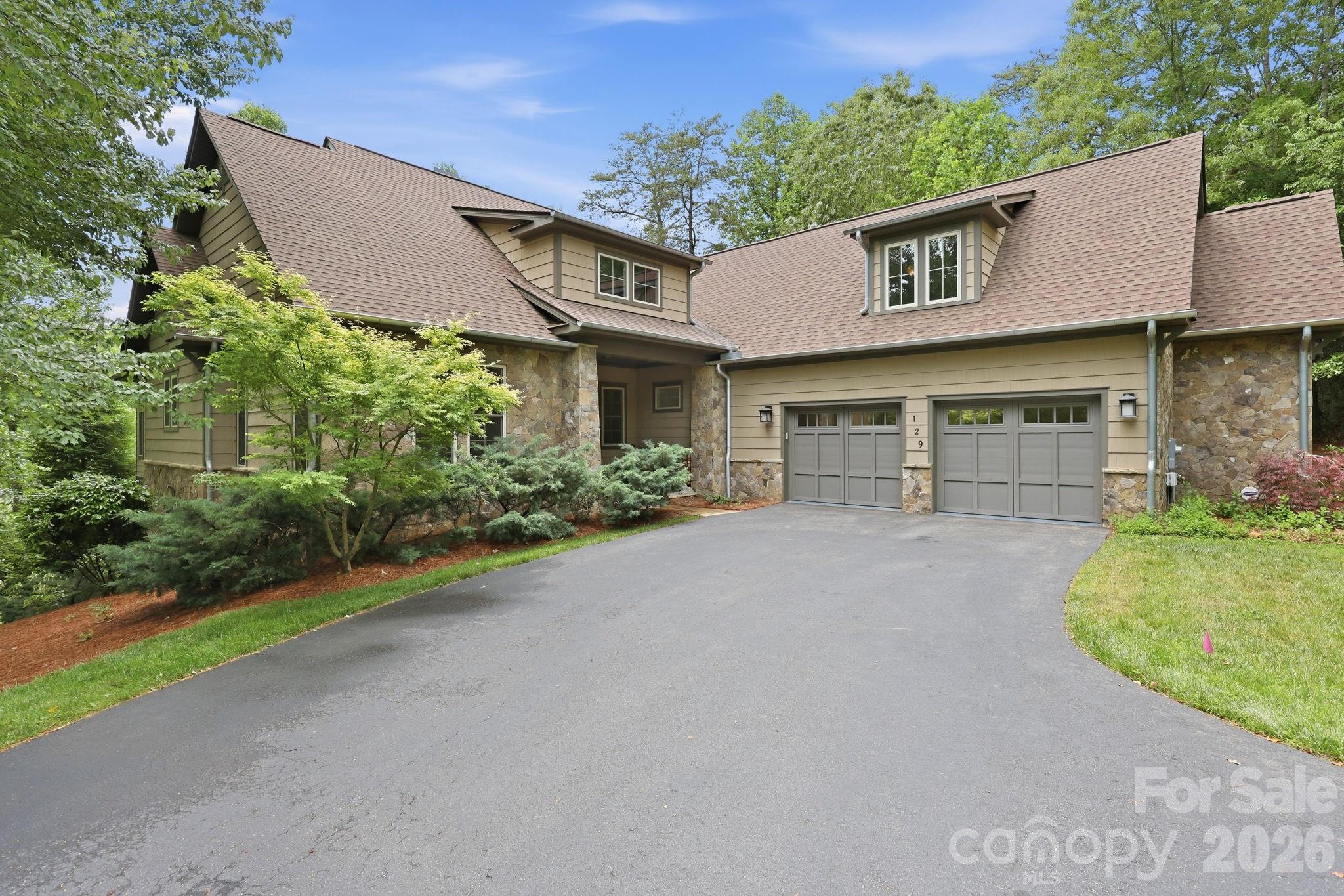129 Orvis Stone Circle — Biltmore Lake