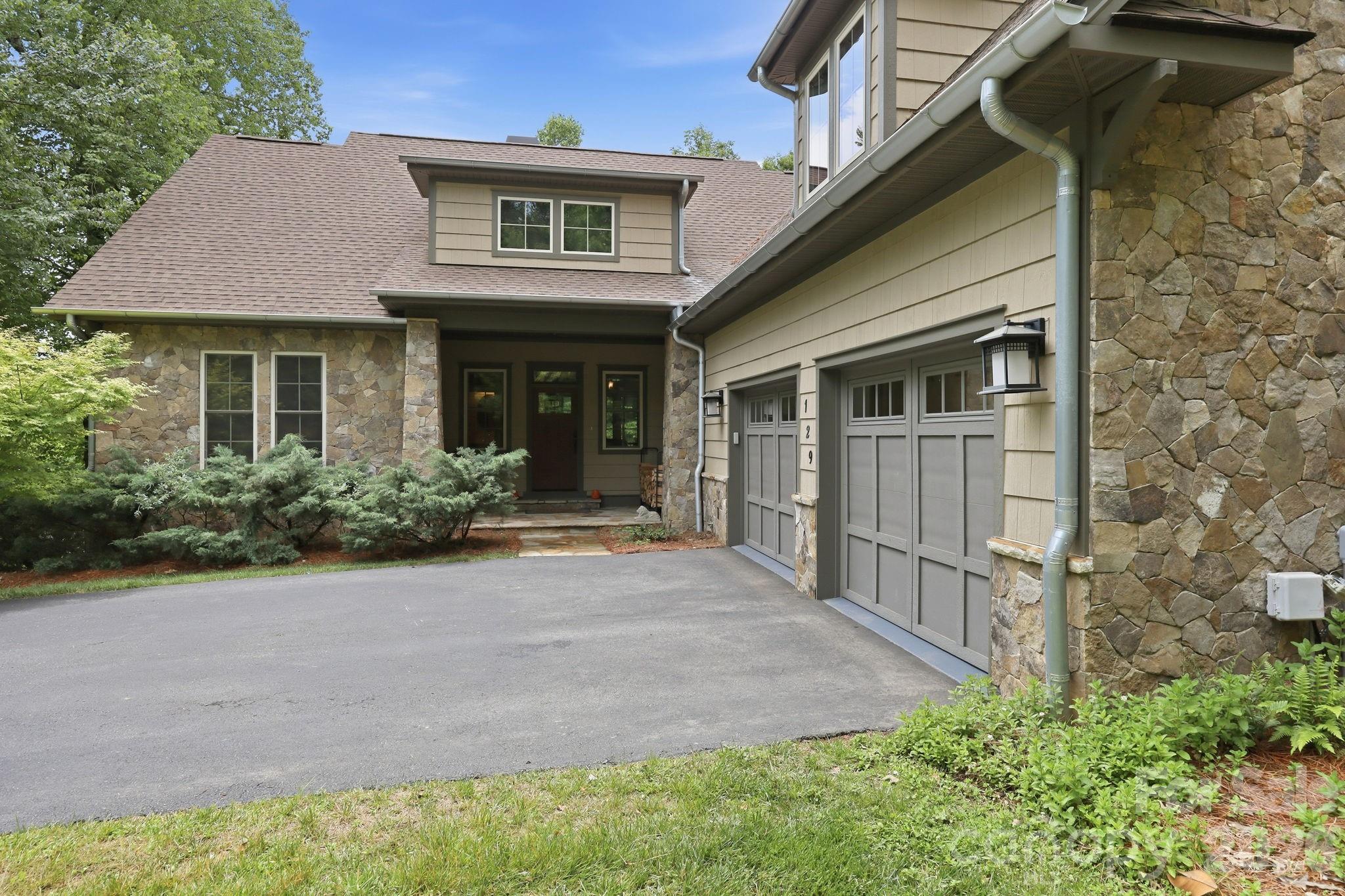129 Orvis Stone Circle — Biltmore Lake