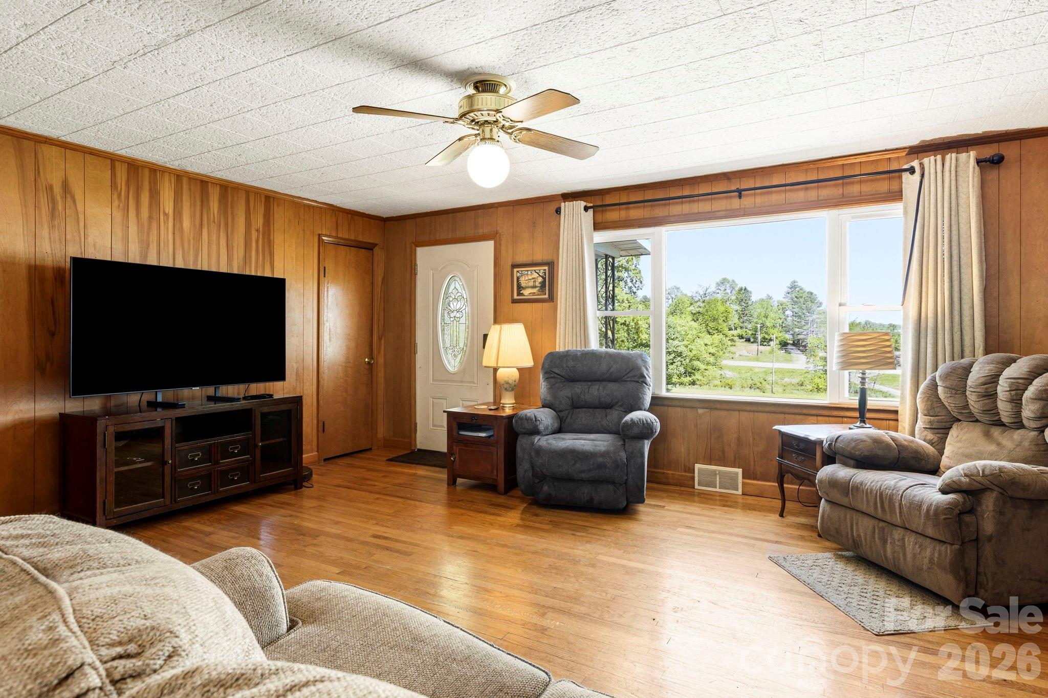 18 Hilda Lane — Mills River