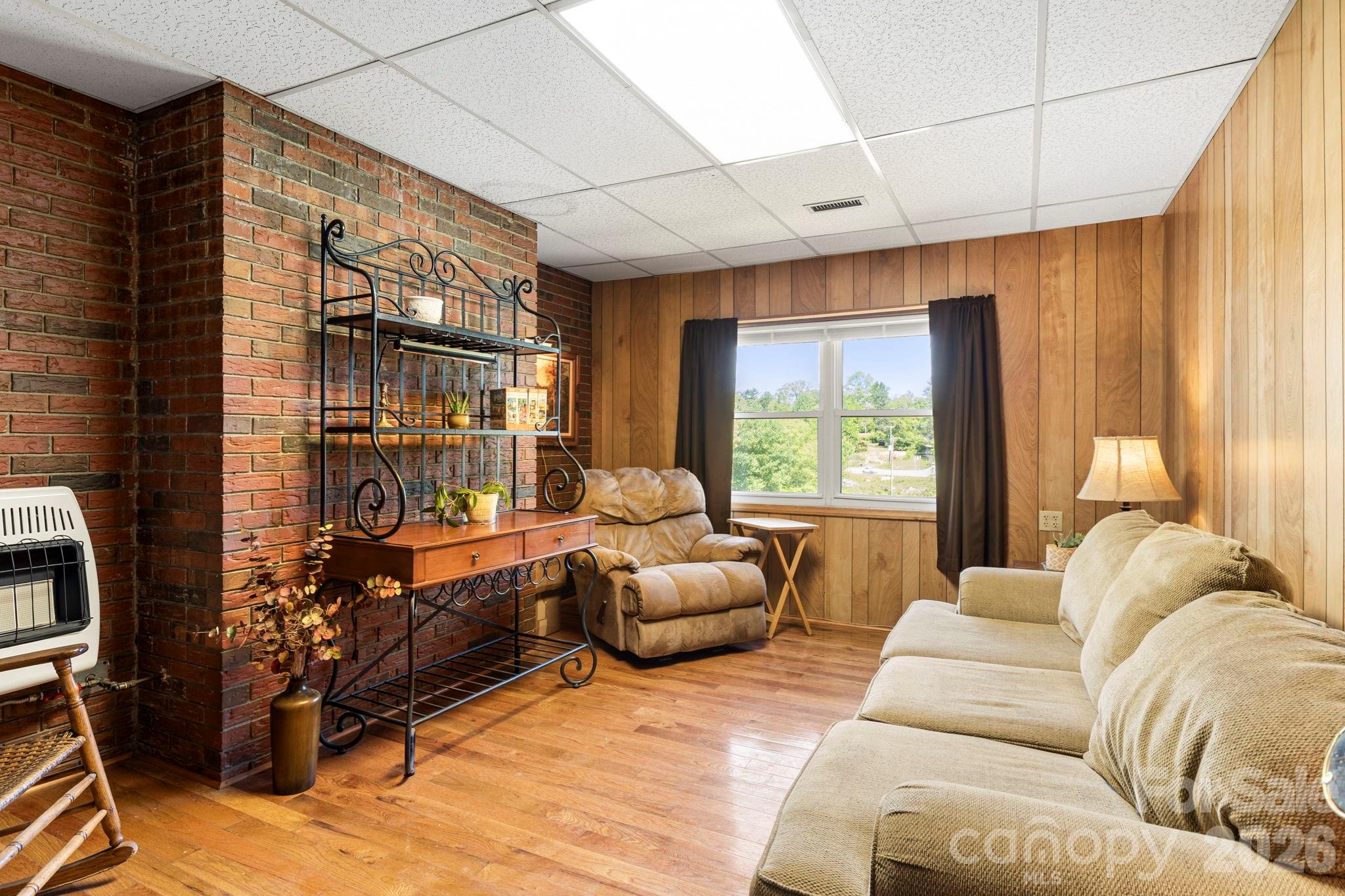 18 Hilda Lane — Mills River