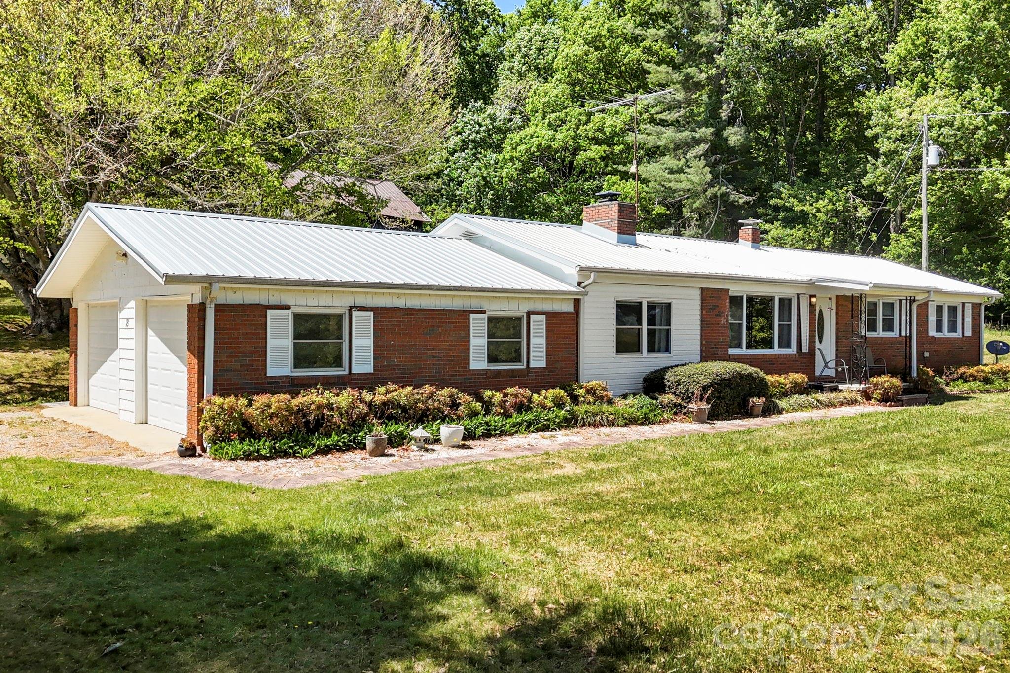 18 Hilda Lane — Mills River