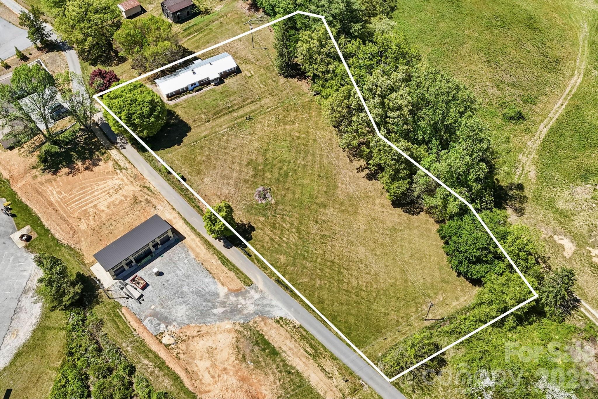 18 Hilda Lane — Mills River