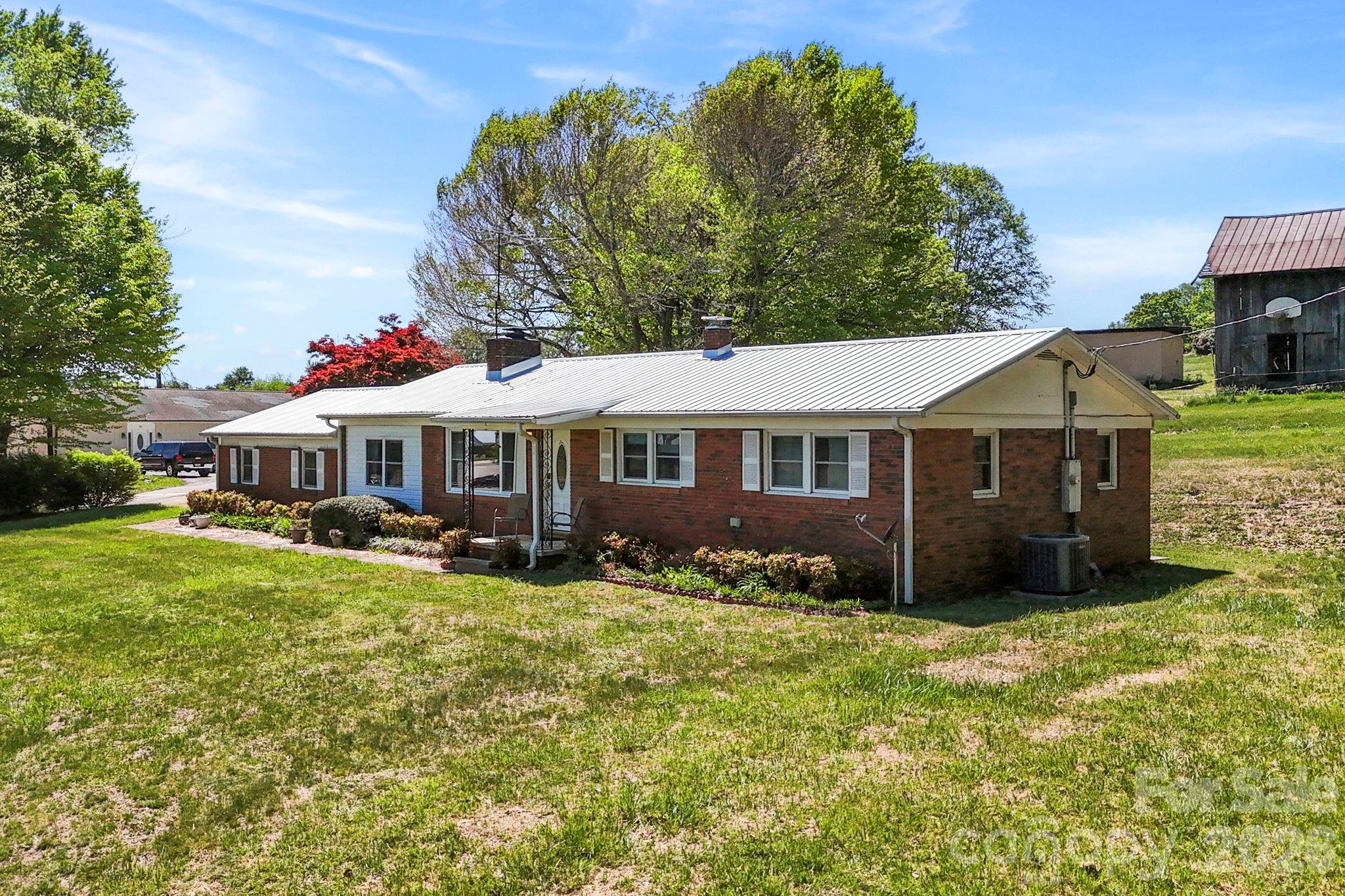 18 Hilda Lane — Mills River