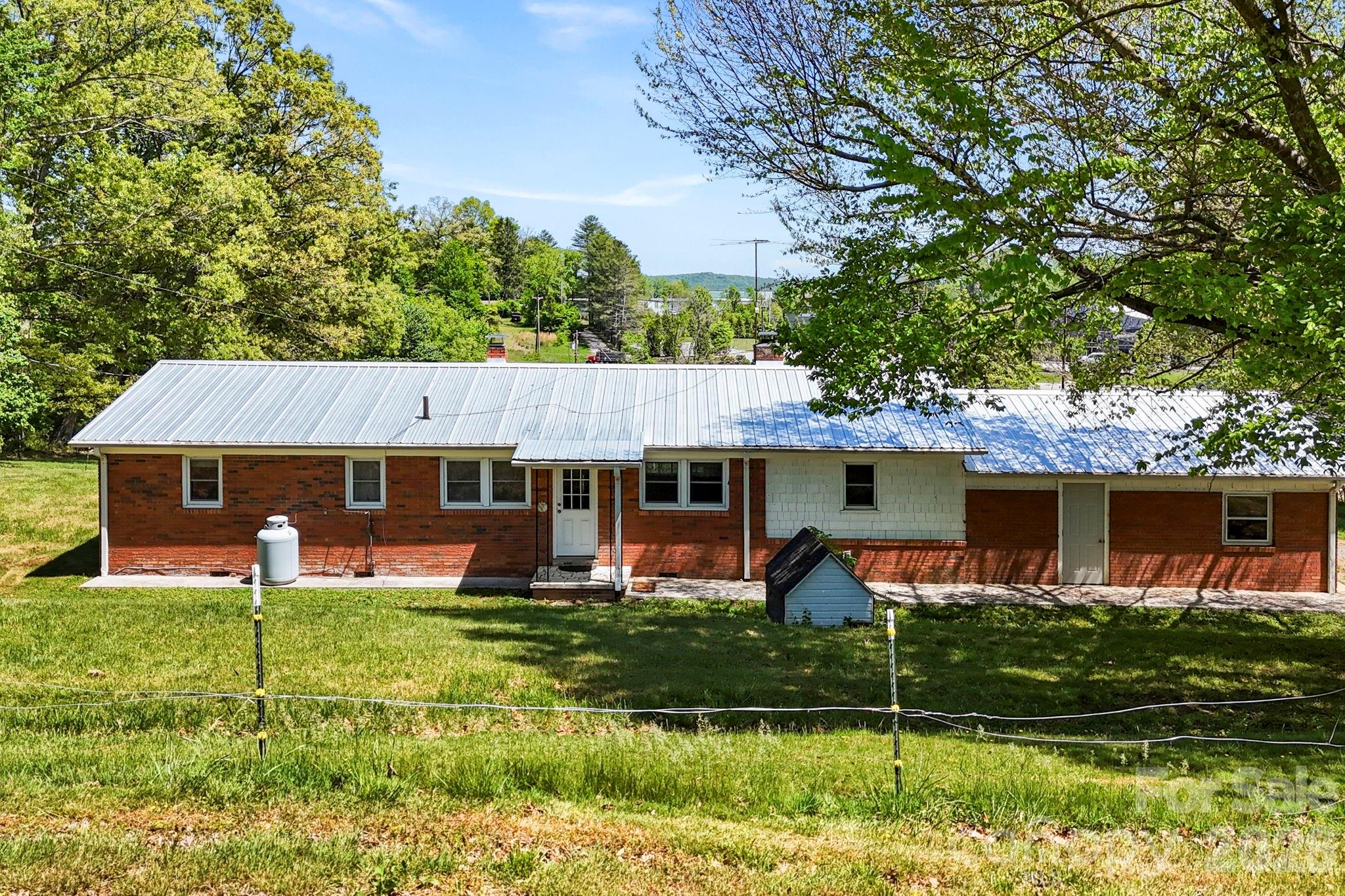 18 Hilda Lane — Mills River
