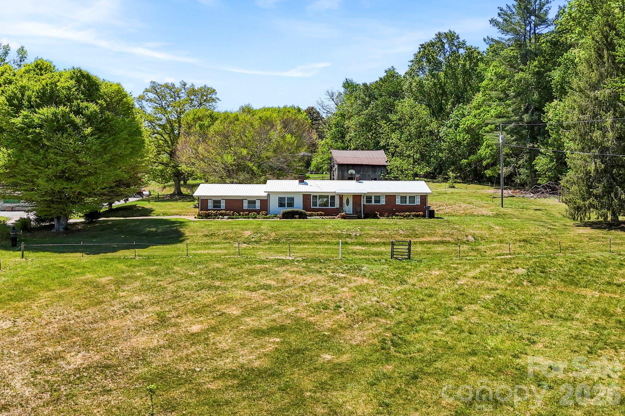 18 Hilda Lane — Mills River