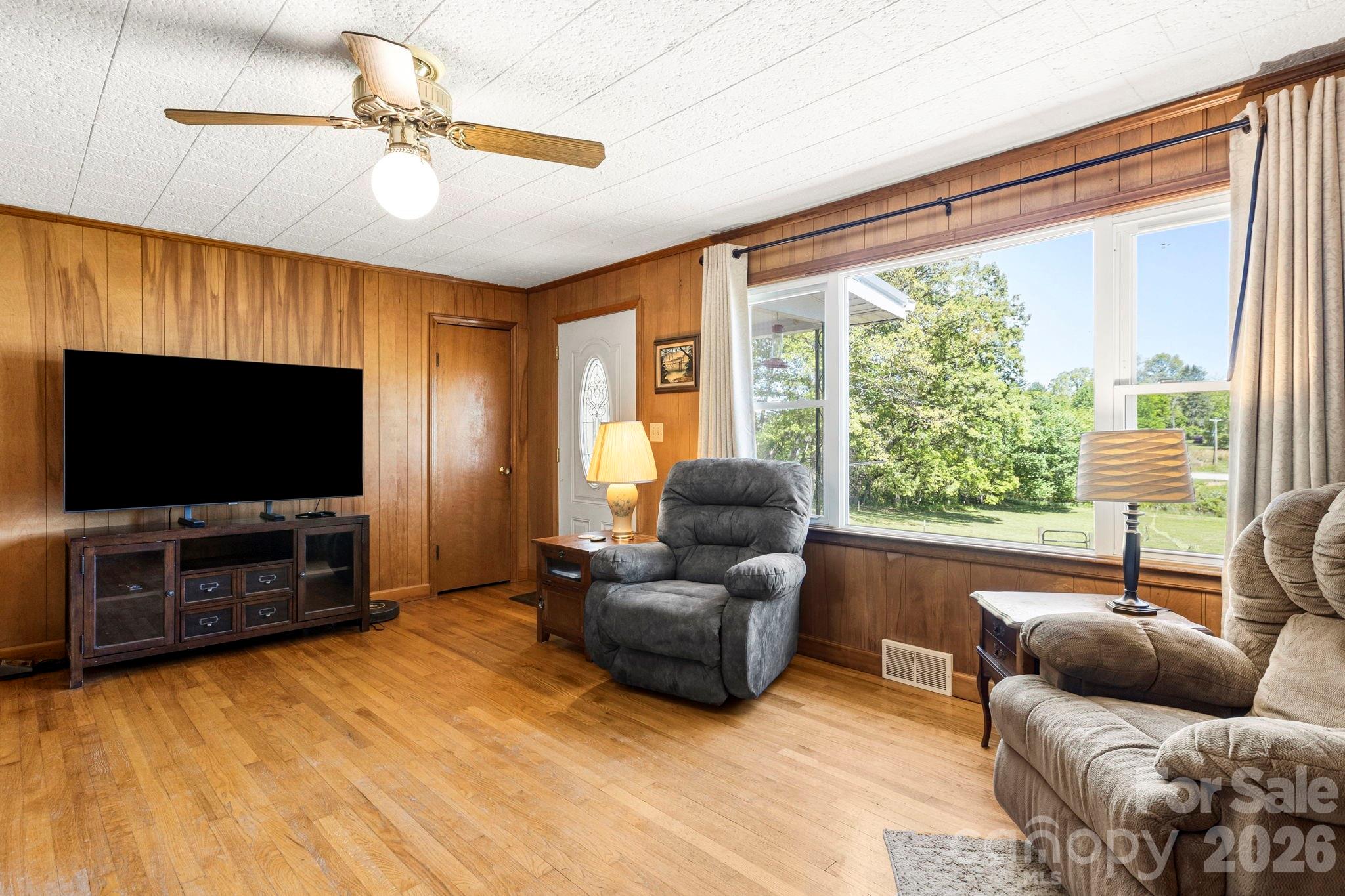 18 Hilda Lane — Mills River