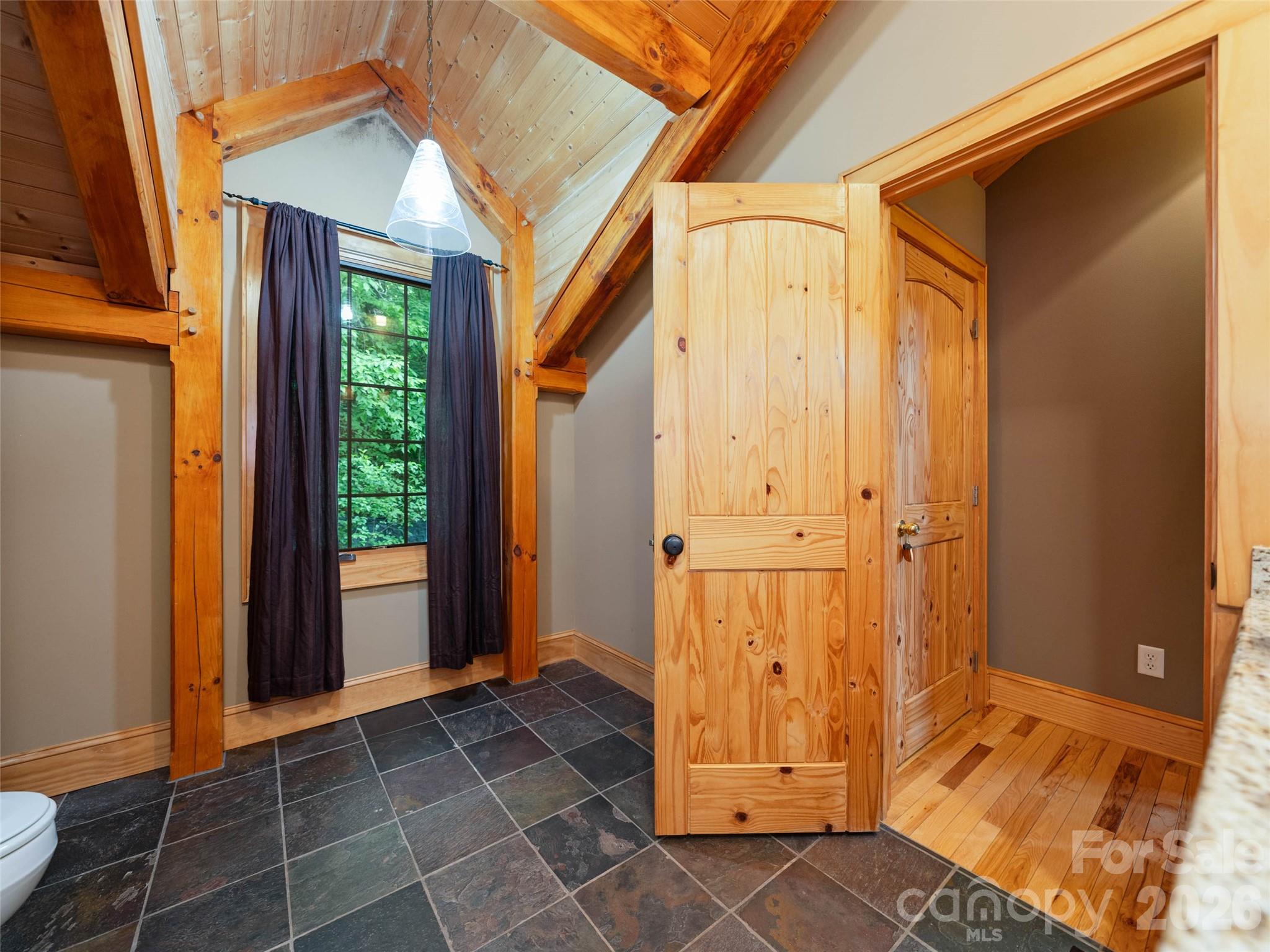 82 Red Oak Drive — Mills River