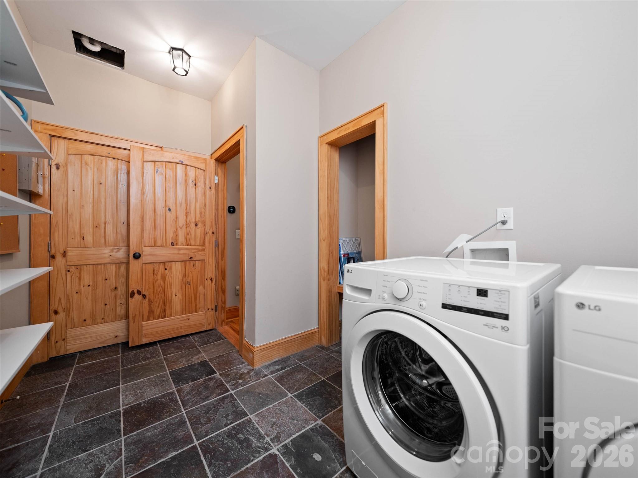 82 Red Oak Drive — Mills River