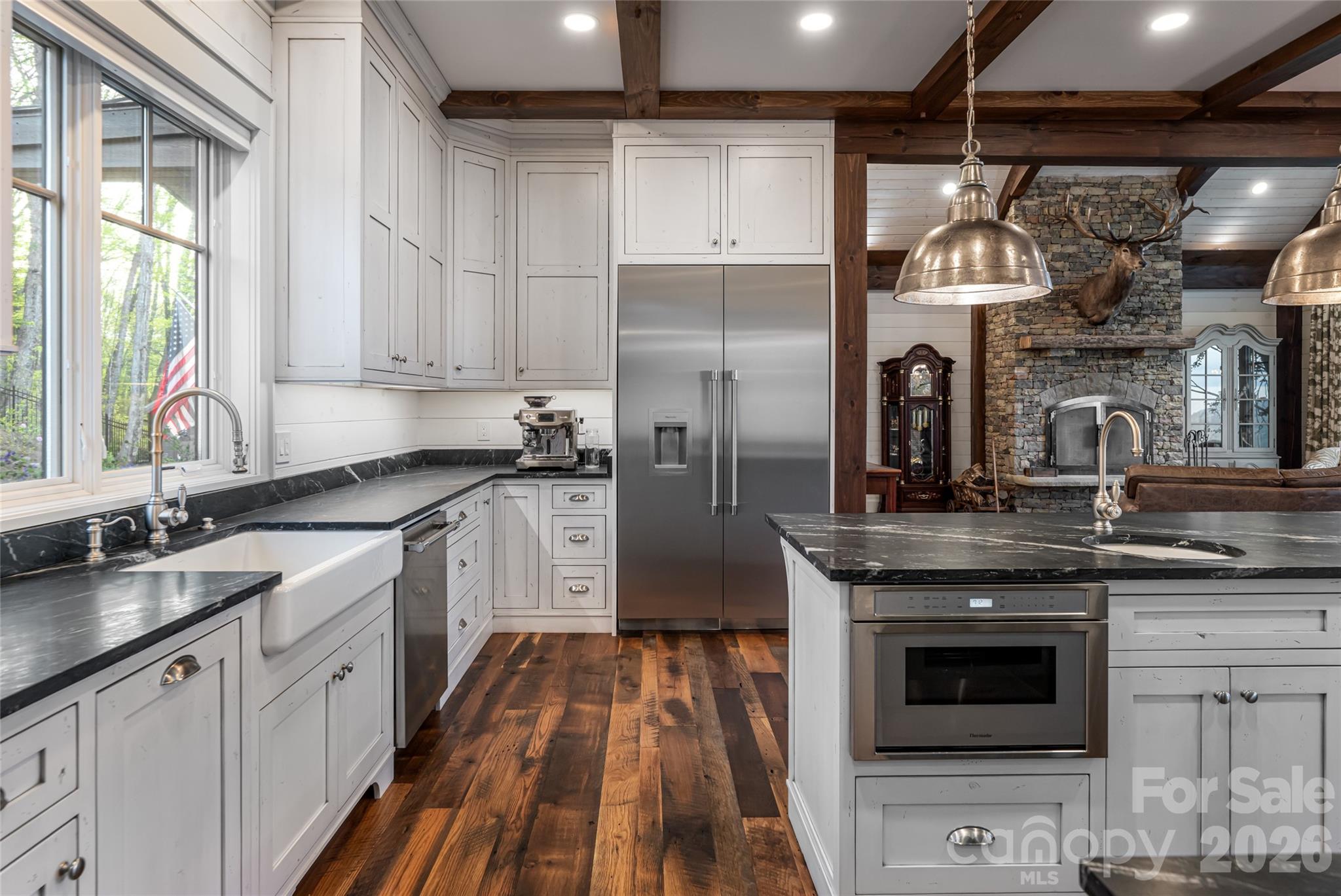 376 Wandering Trail — Waynesville