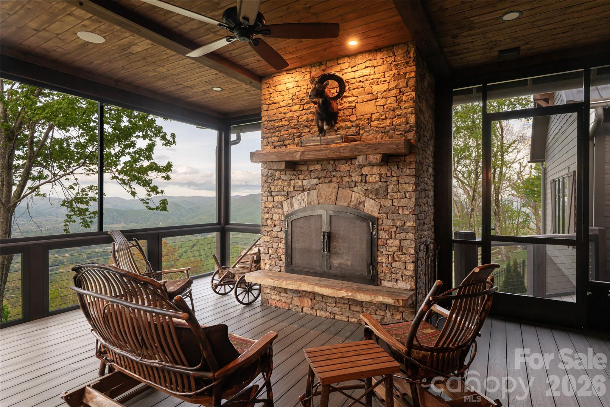 376 Wandering Trail — Waynesville