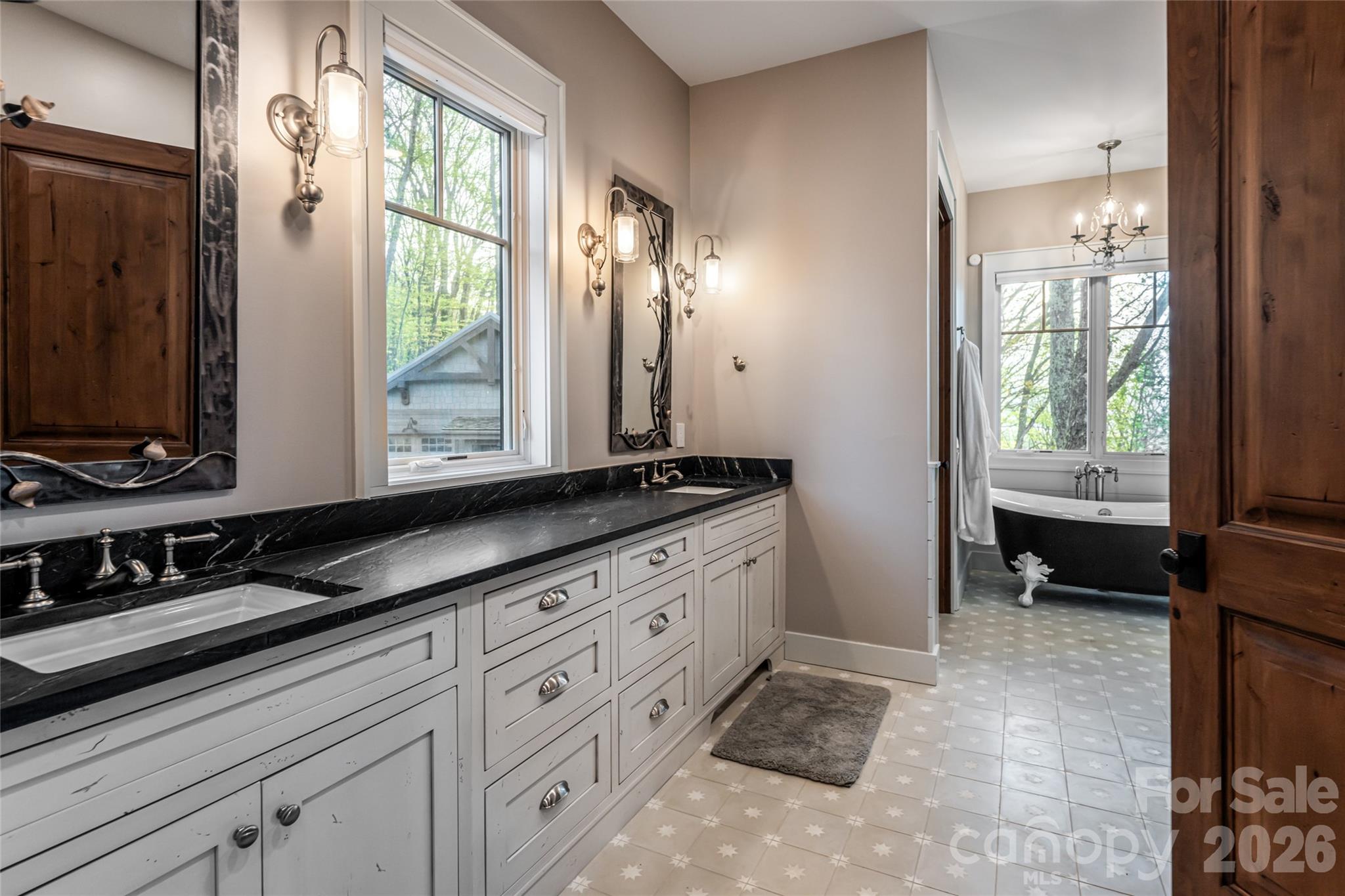 376 Wandering Trail — Waynesville