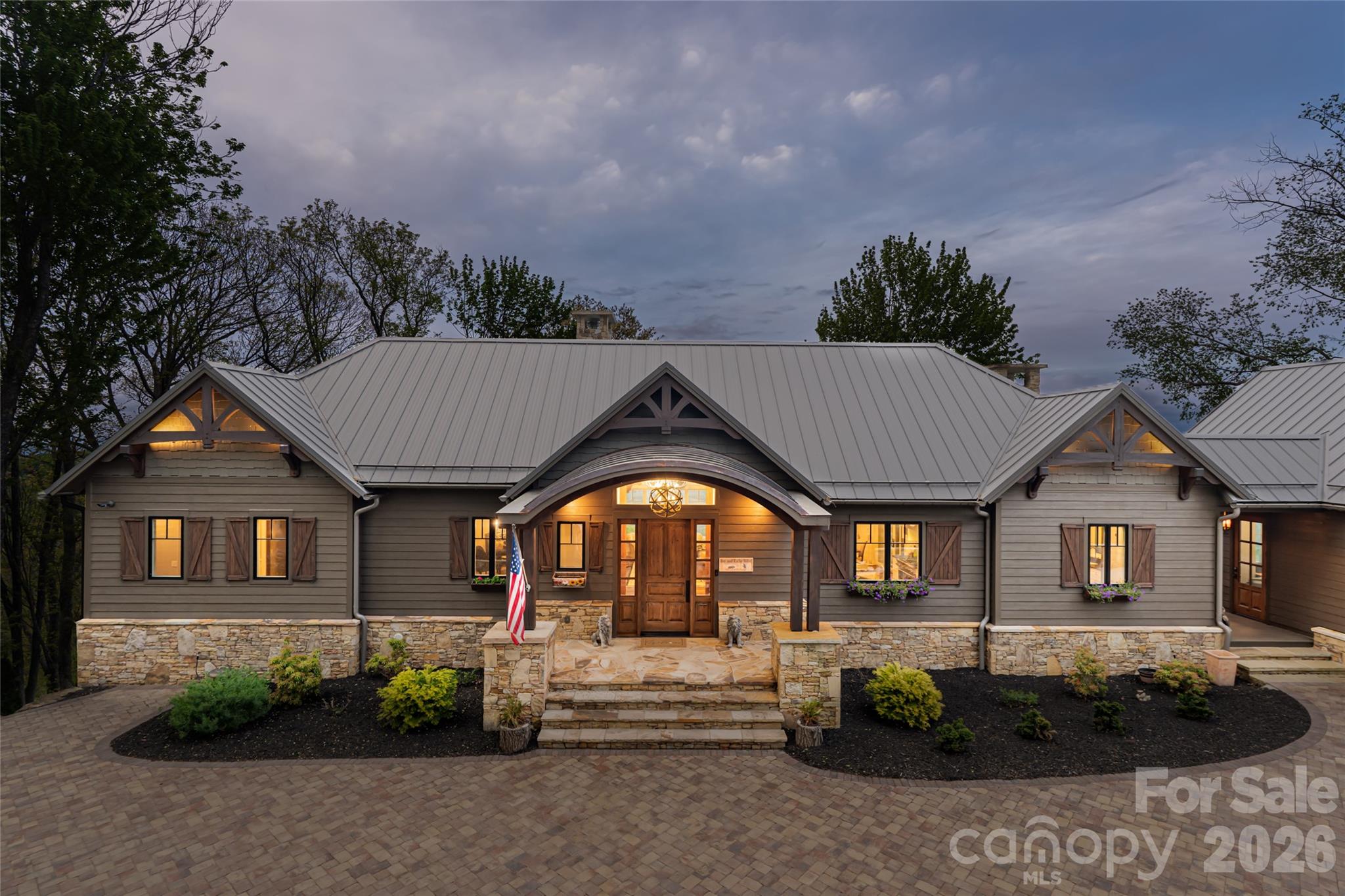 376 Wandering Trail — Waynesville