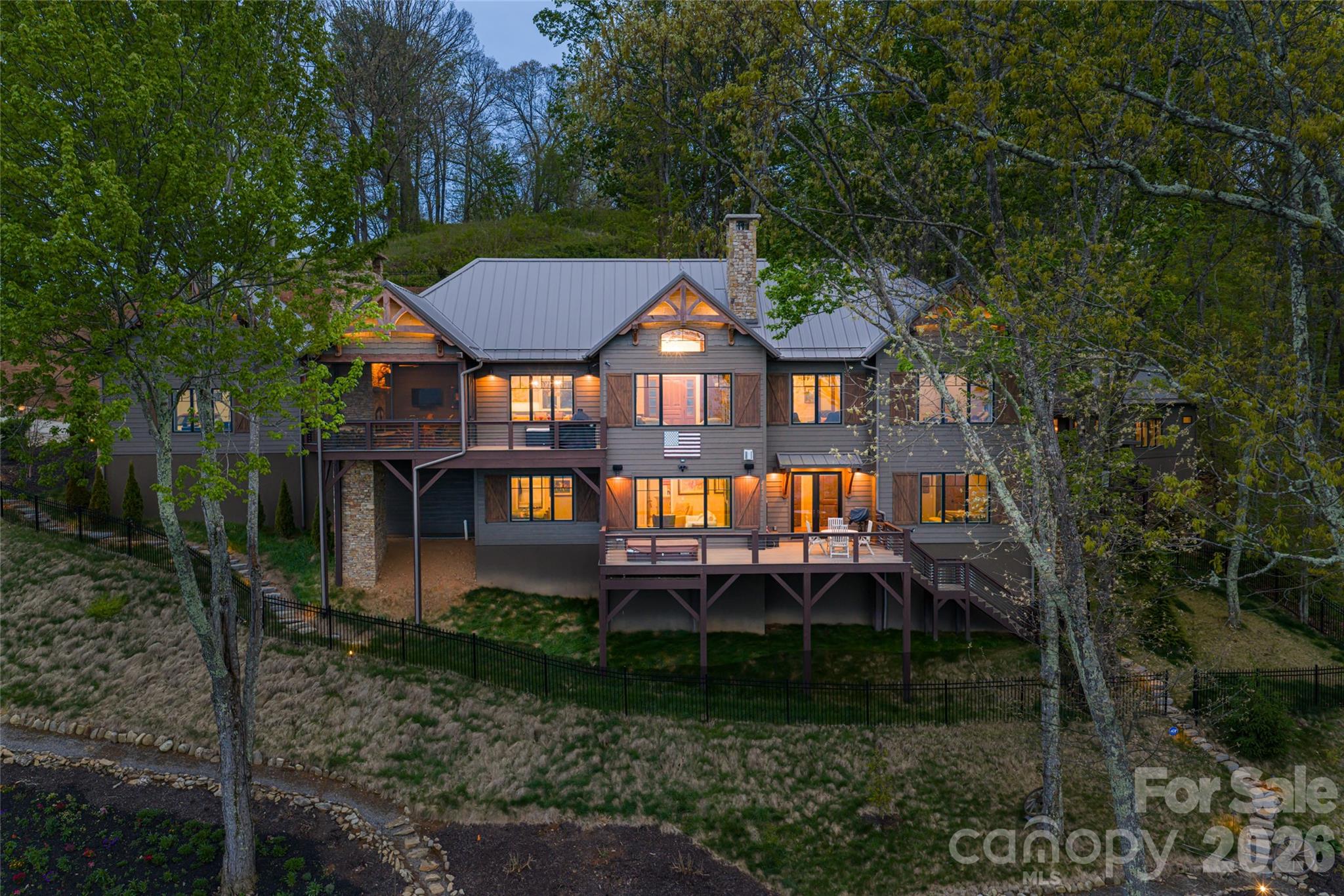 376 Wandering Trail — Waynesville