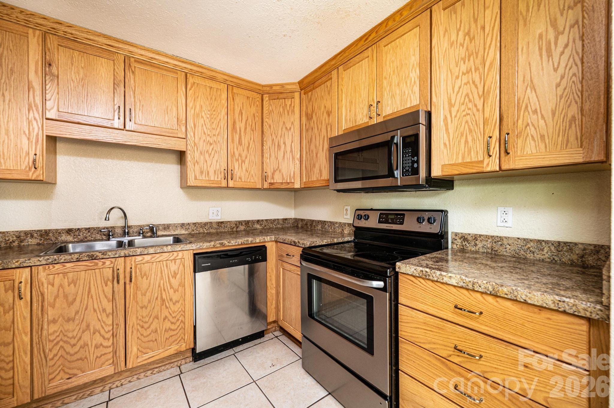 3886 Clay Street — Claremont