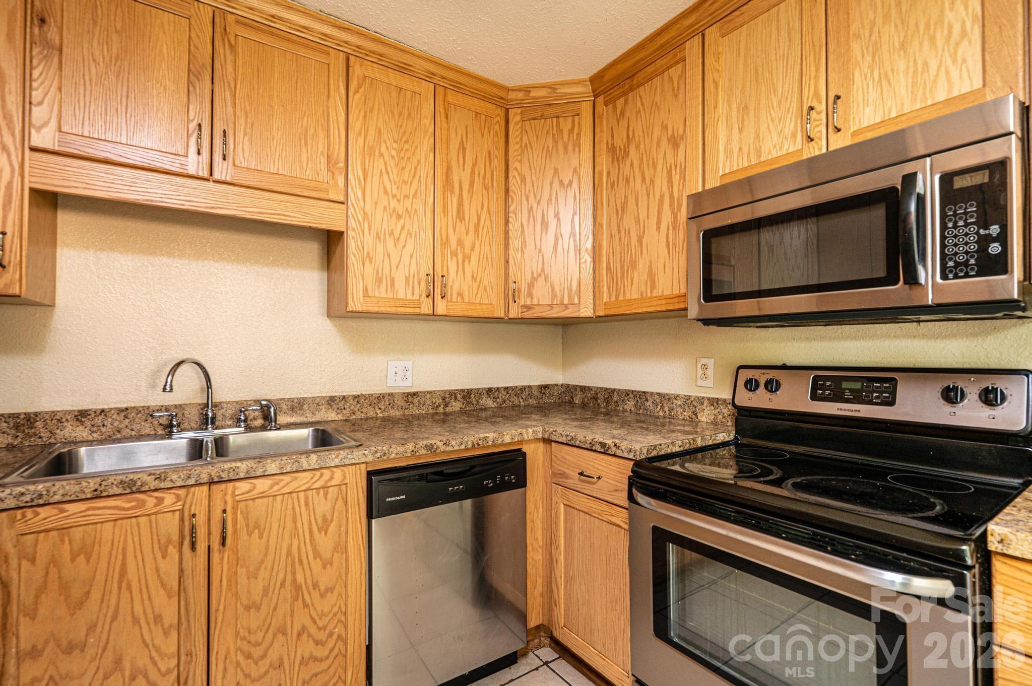 3886 Clay Street — Claremont