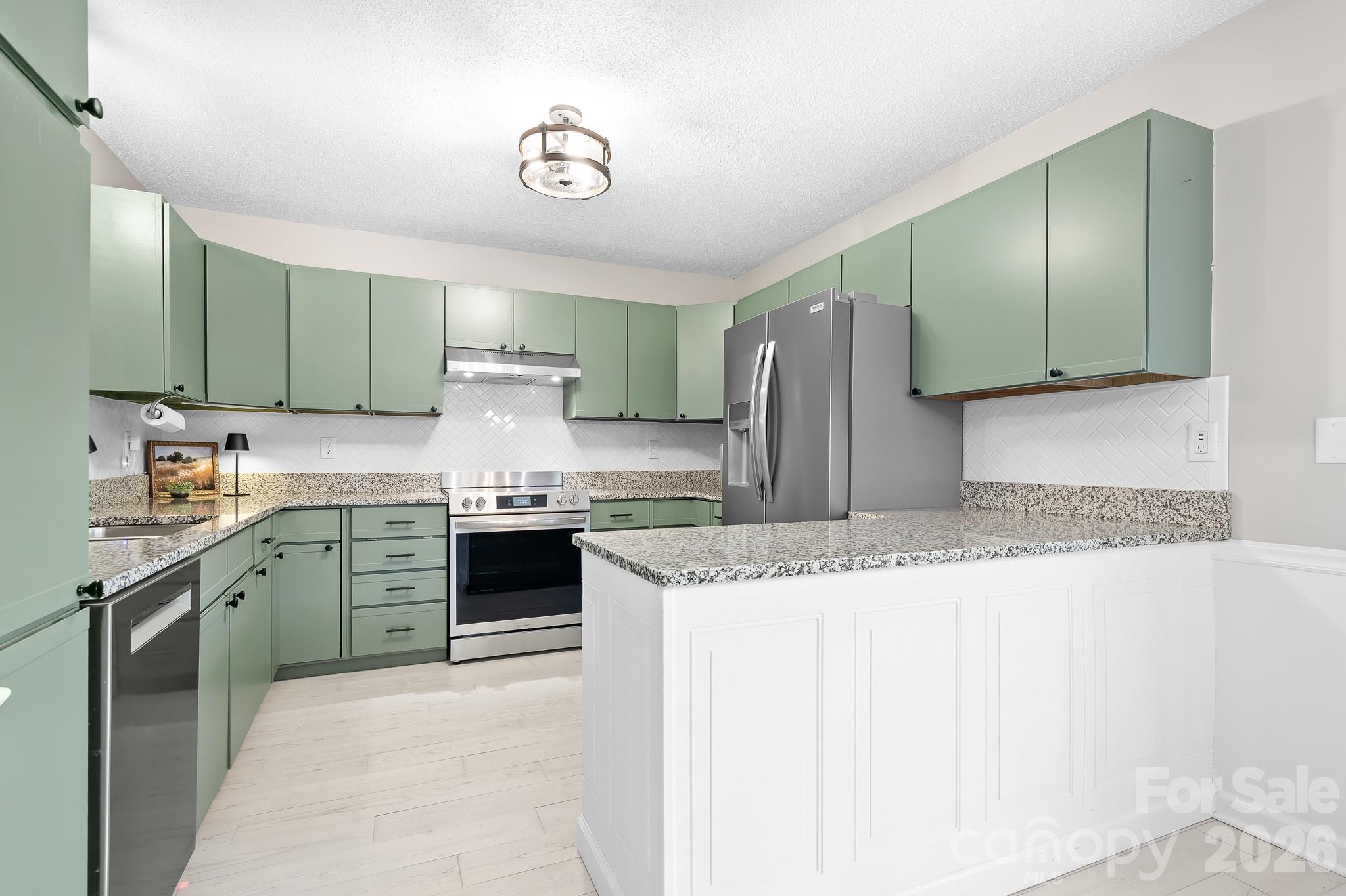 3469 Lake Shore Road S — Denver