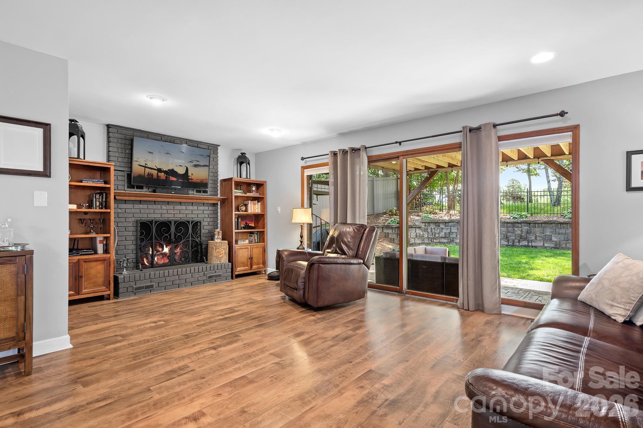 3469 Lake Shore Road S — Denver