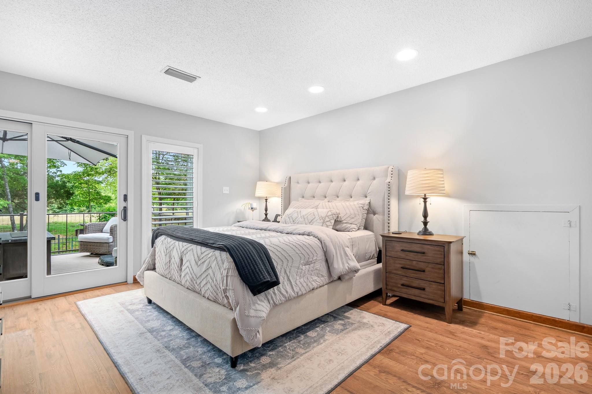 3469 Lake Shore Road S — Denver