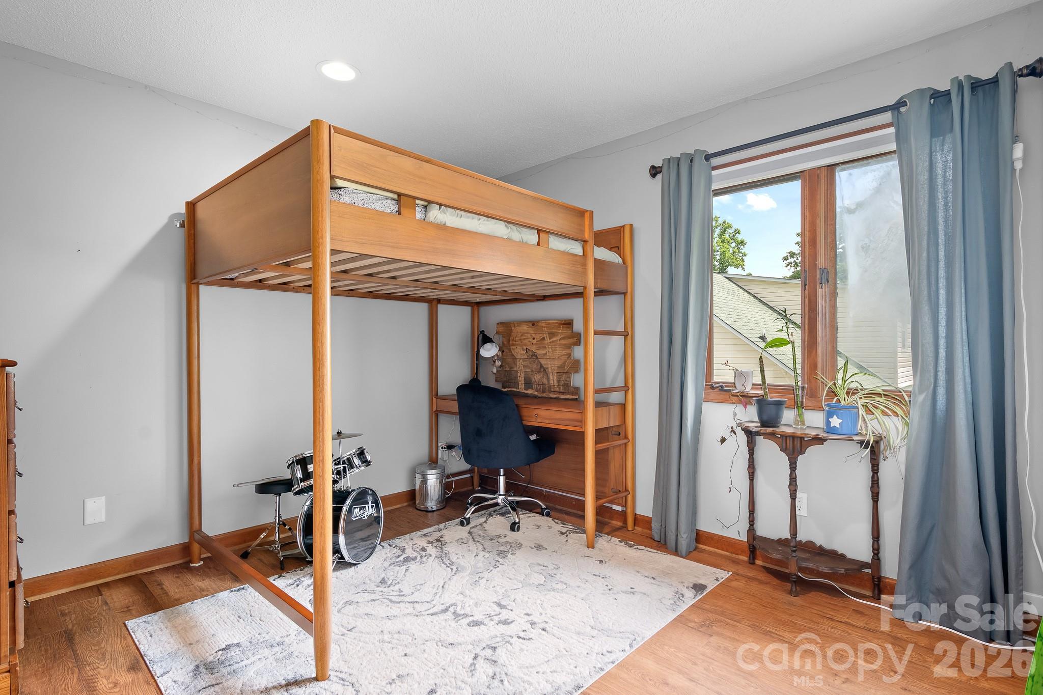 3469 Lake Shore Road S — Denver