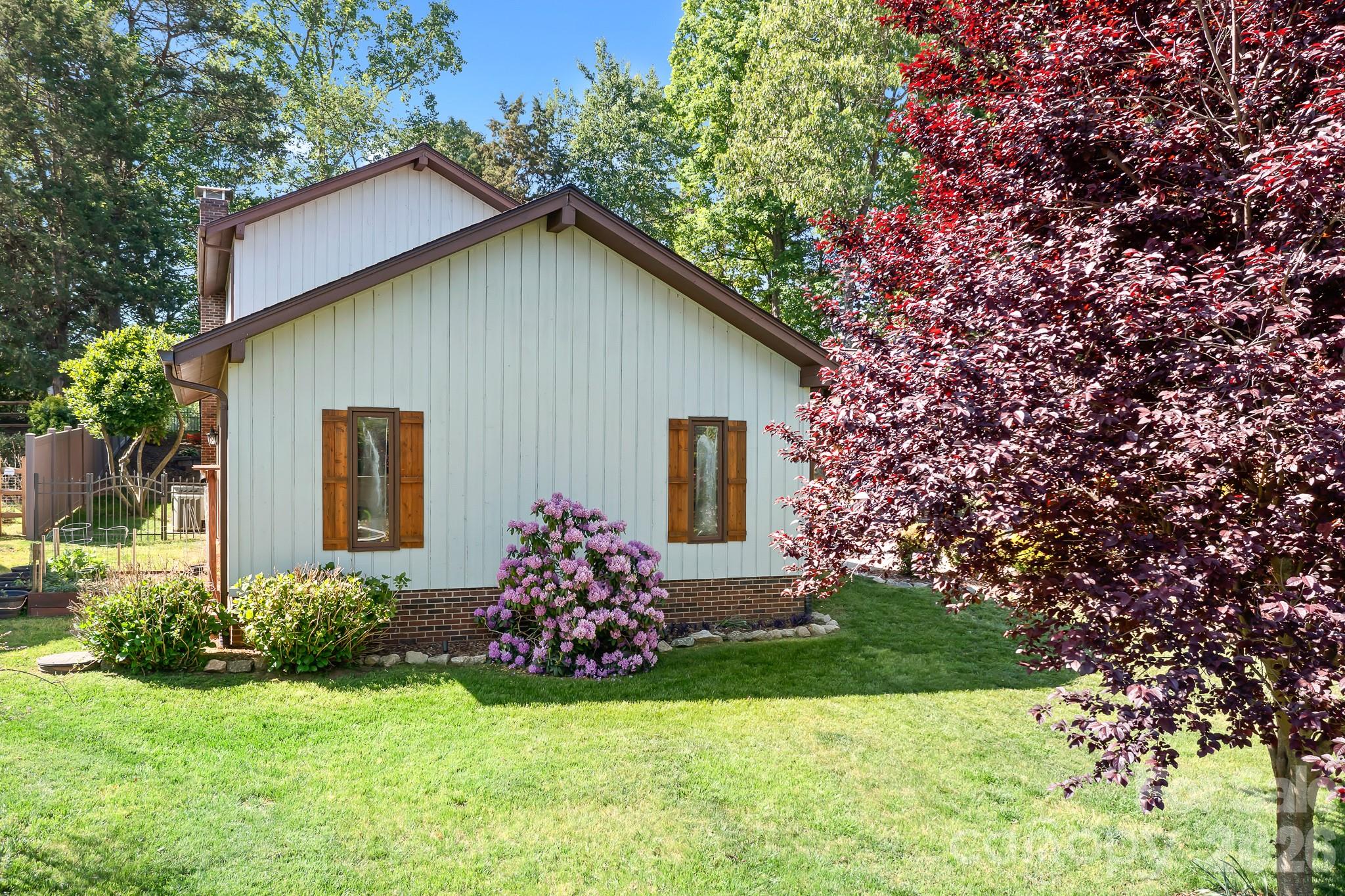 3469 Lake Shore Road S — Denver