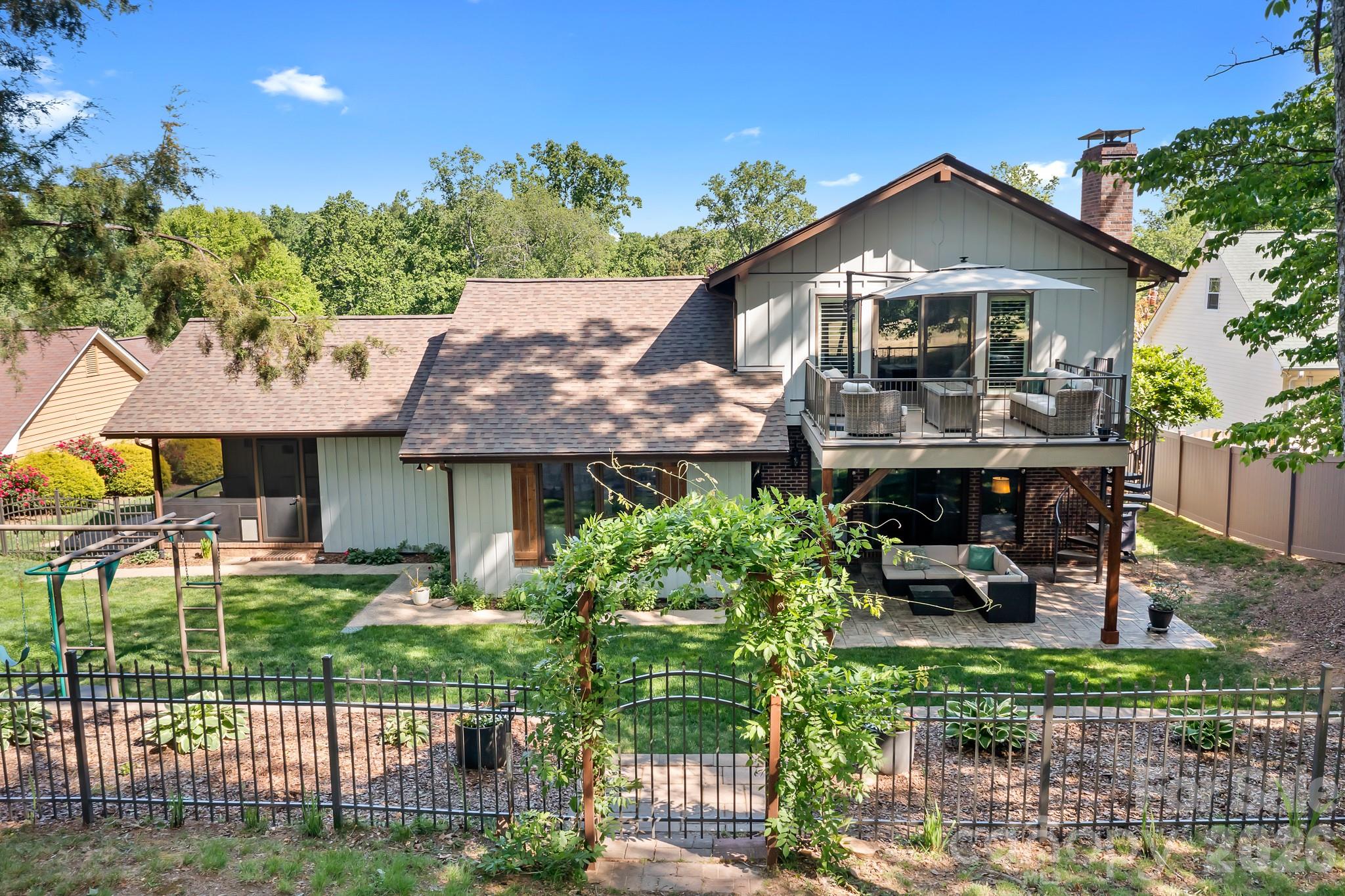 3469 Lake Shore Road S — Denver