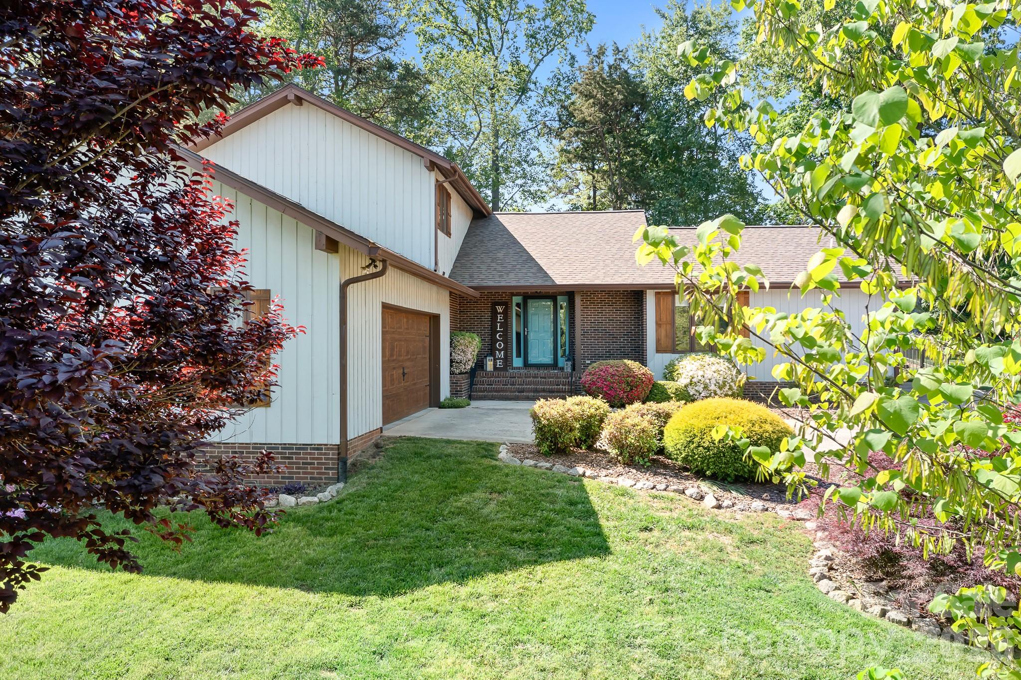 3469 Lake Shore Road S — Denver