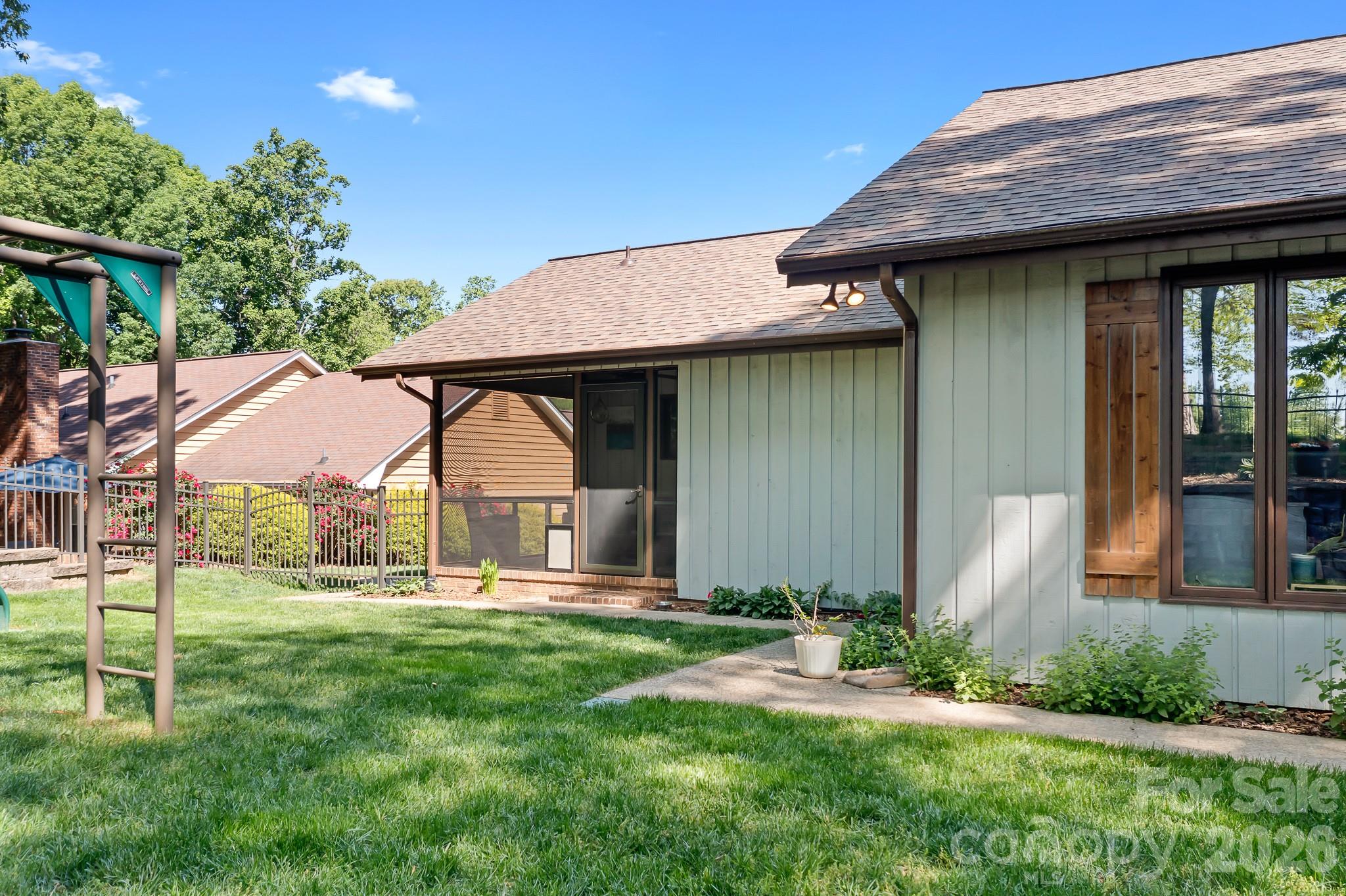 3469 Lake Shore Road S — Denver