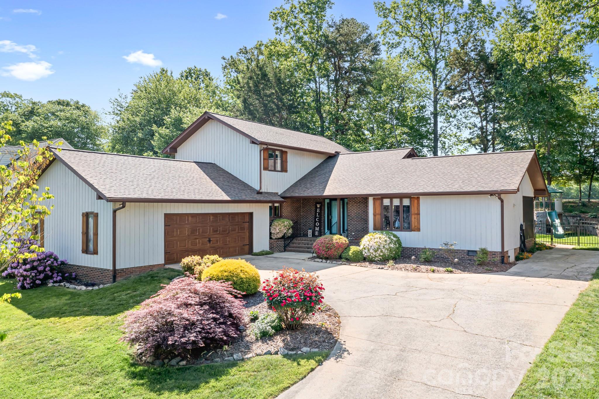 3469 Lake Shore Road S — Denver
