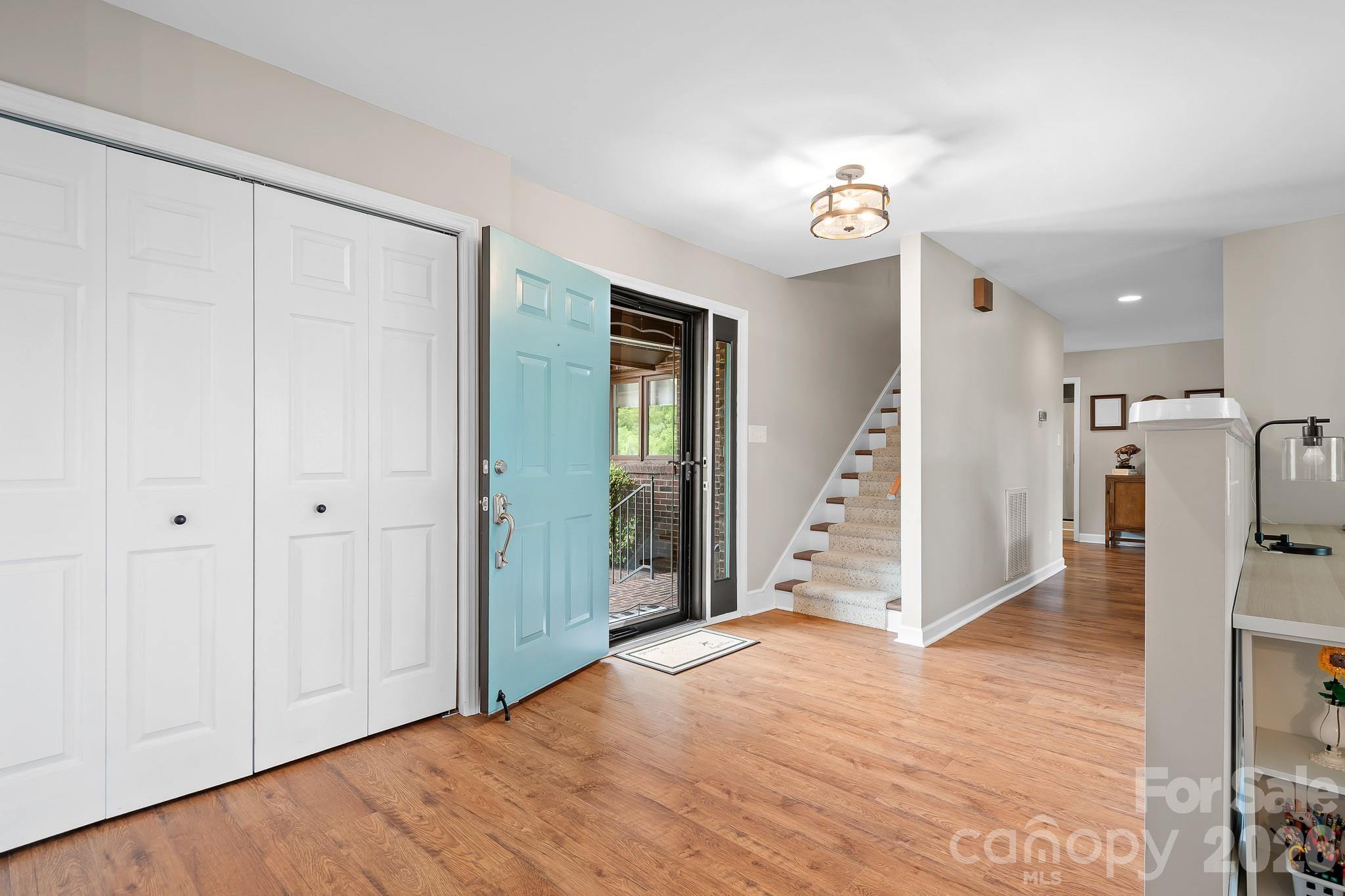 3469 Lake Shore Road S — Denver