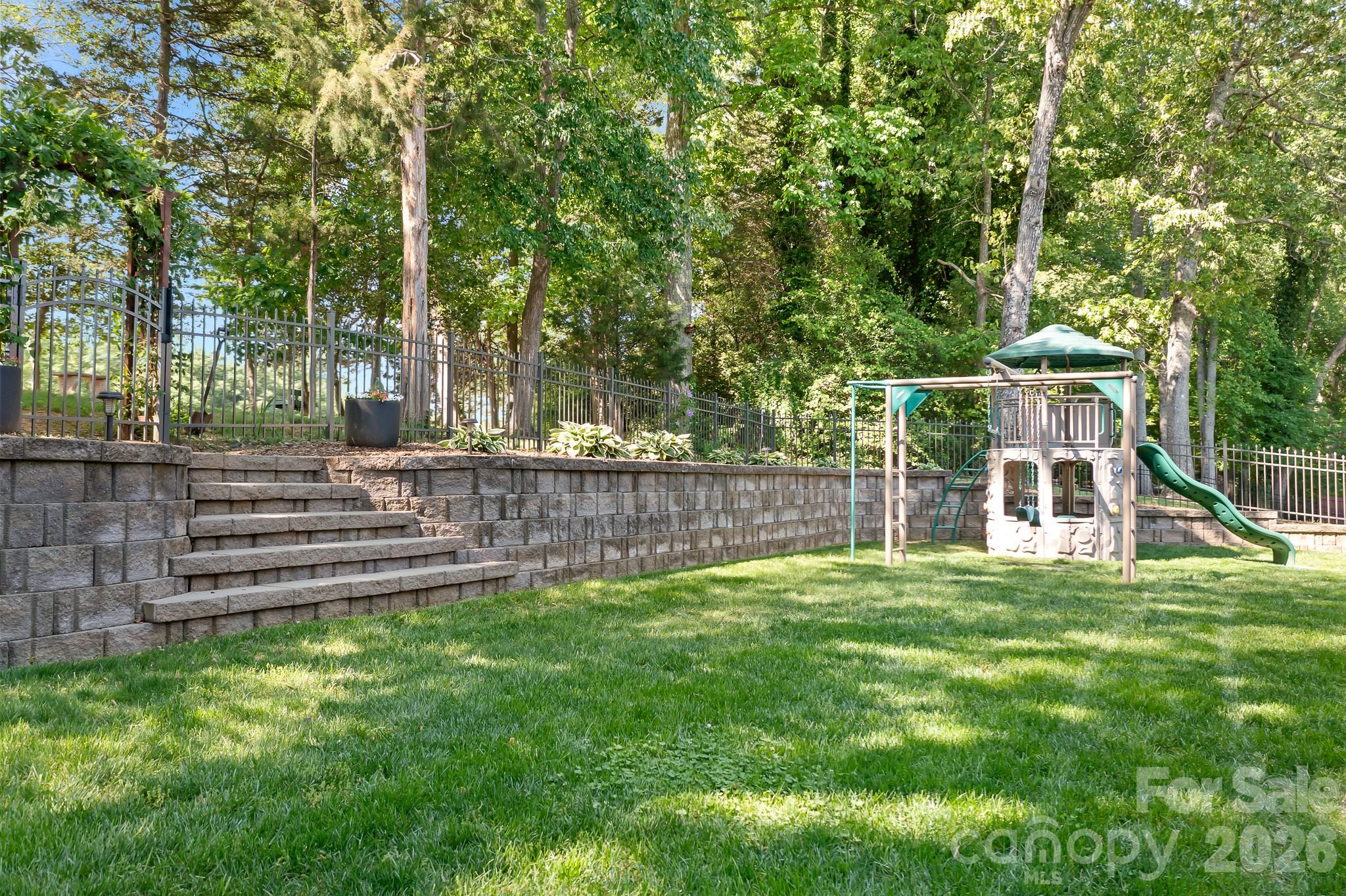 3469 Lake Shore Road S — Denver