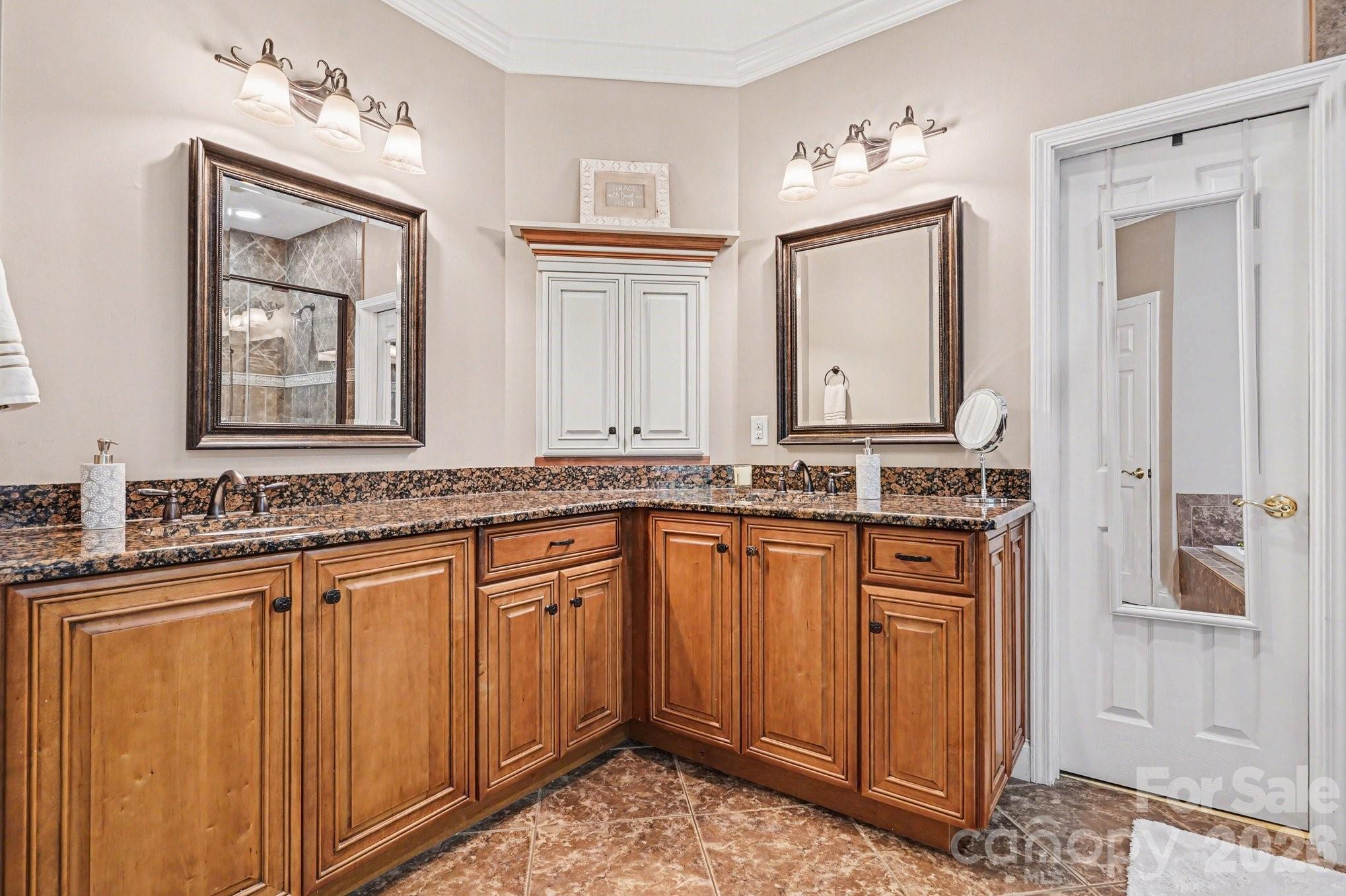 10501 Olde Irongate Lane — Mint Hill