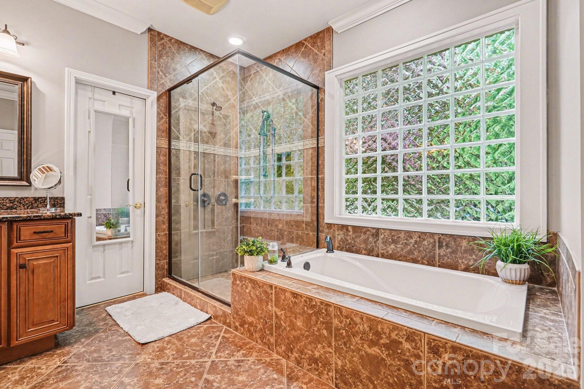 10501 Olde Irongate Lane — Mint Hill