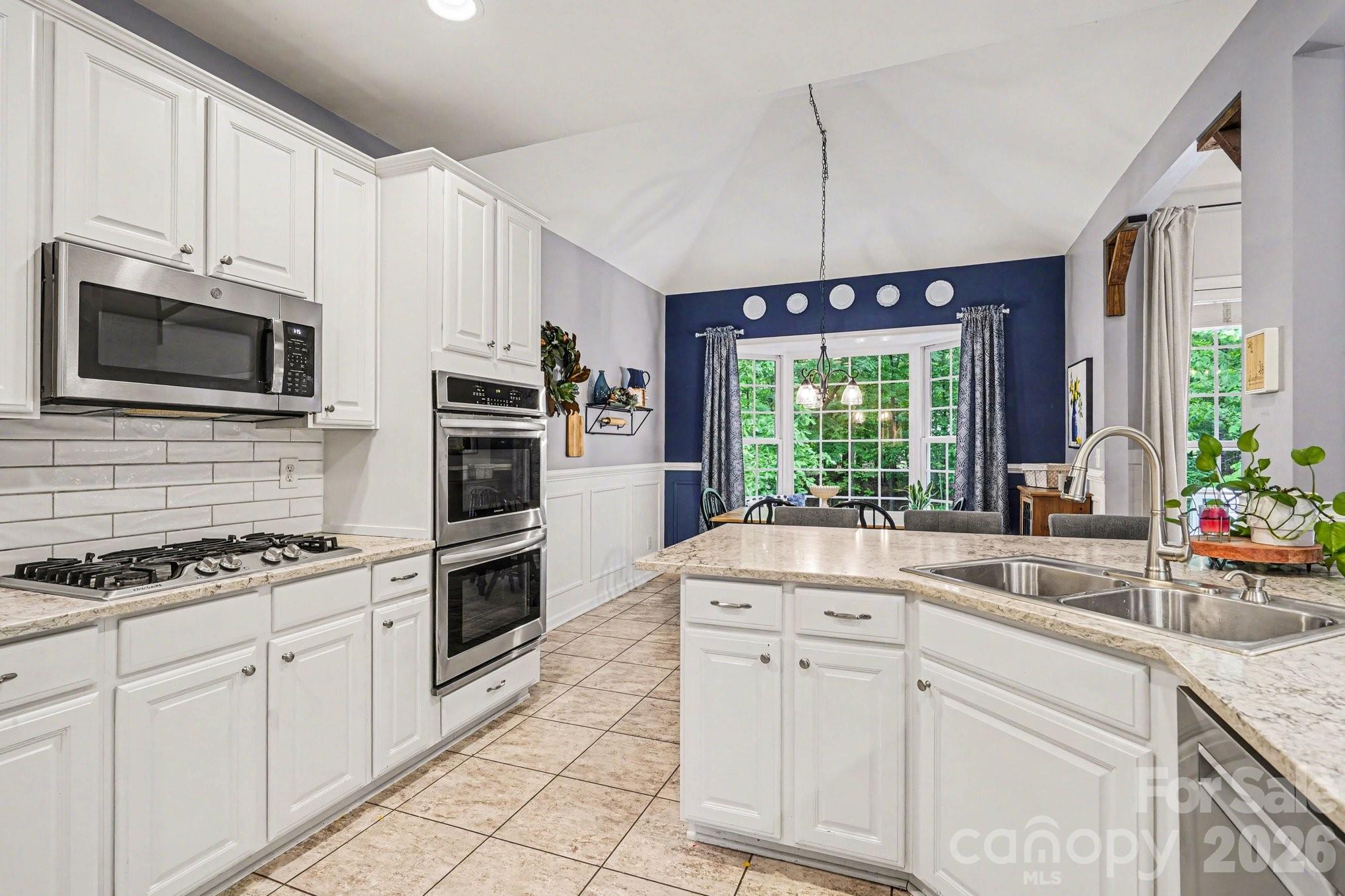 10501 Olde Irongate Lane — Mint Hill
