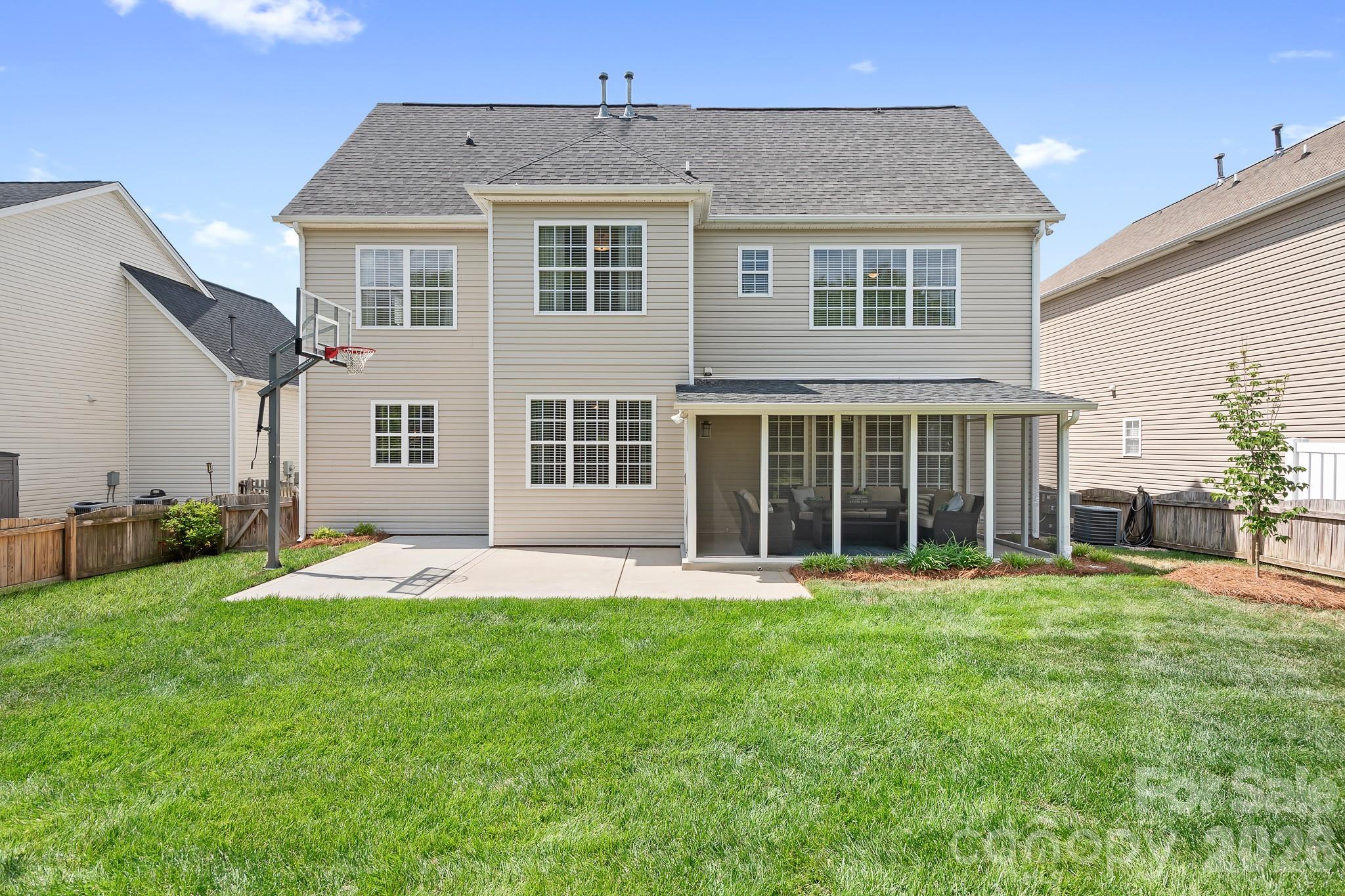 1596 Dartmoor Avenue NW — Concord