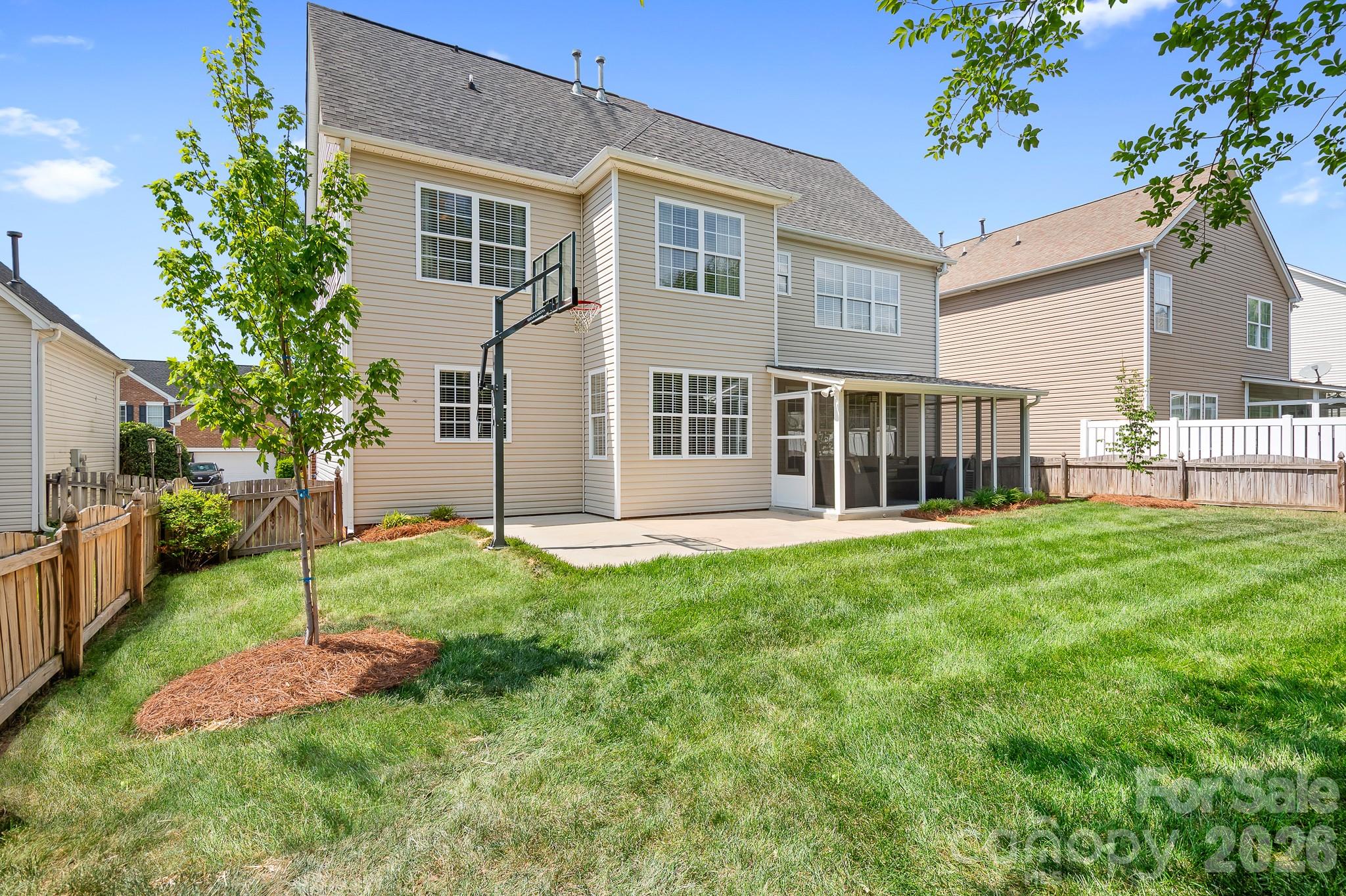 1596 Dartmoor Avenue NW — Concord