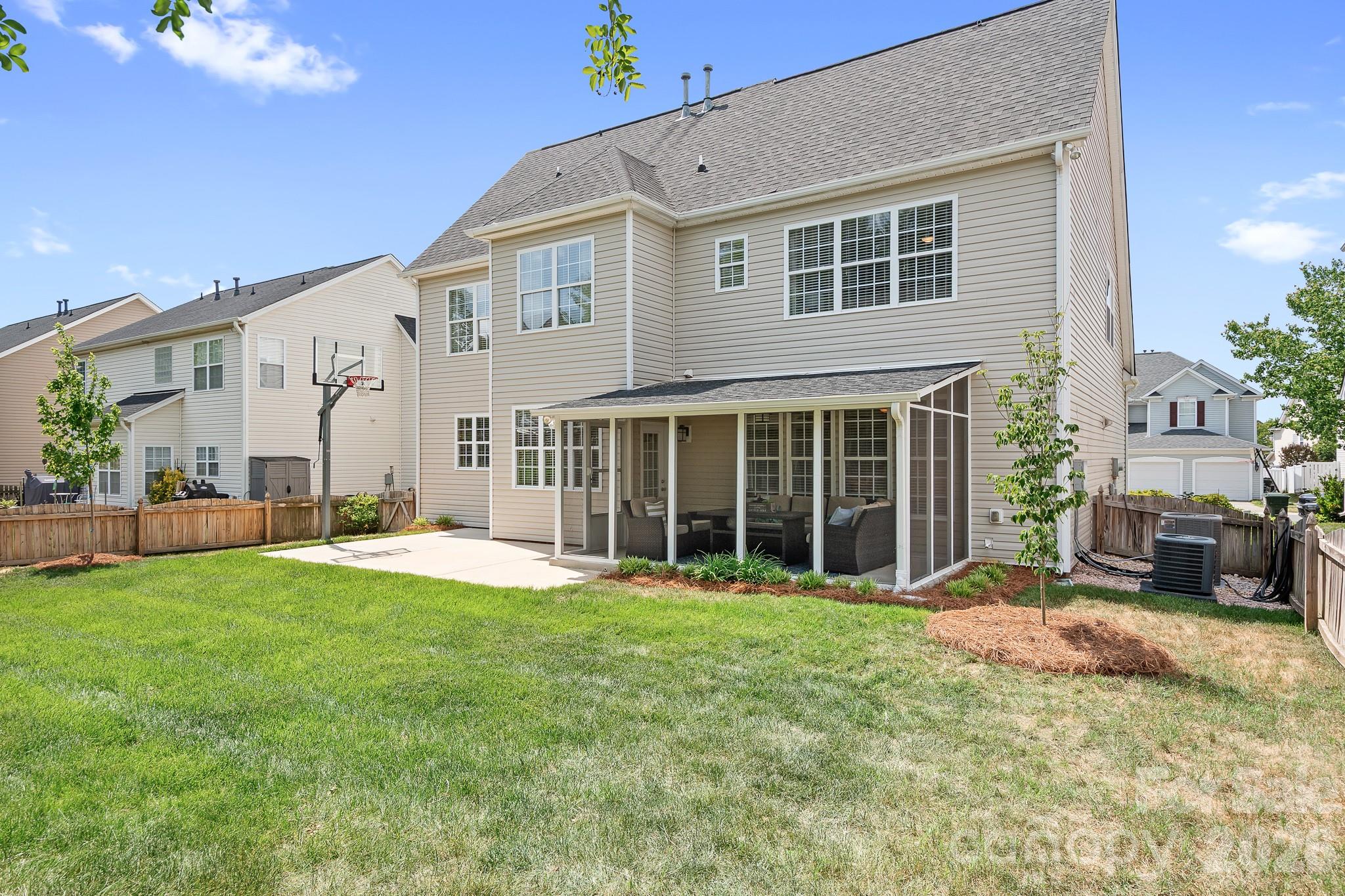 1596 Dartmoor Avenue NW — Concord